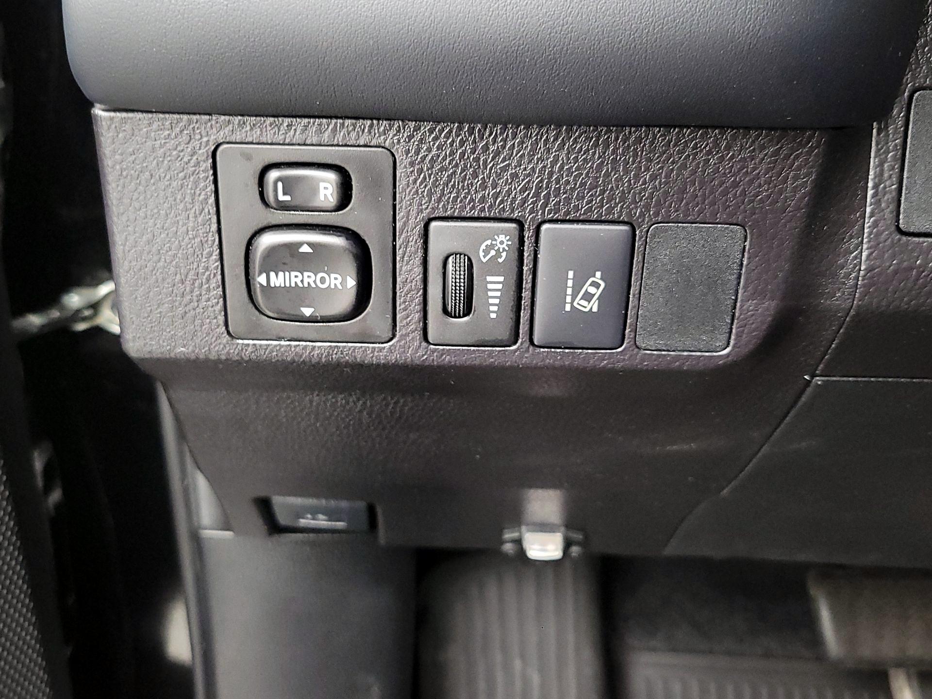 Thumbnail: 2018 Toyota RAV4 - 13