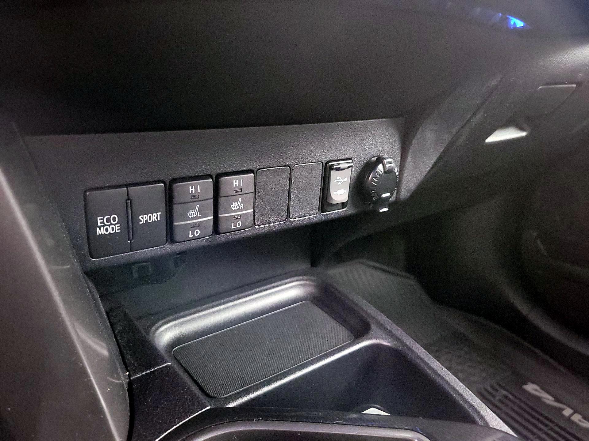 Thumbnail: 2018 Toyota RAV4 - 18