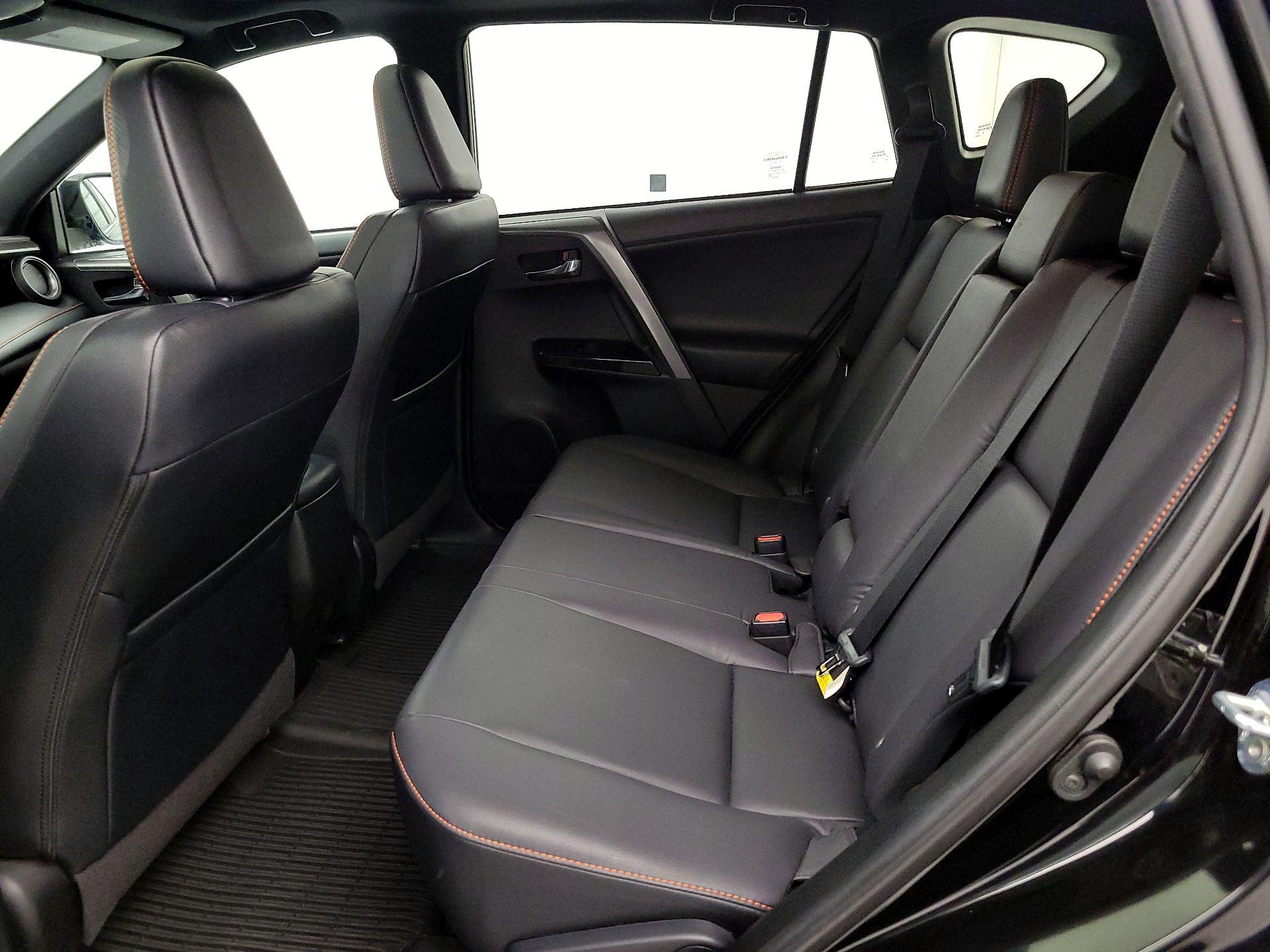Thumbnail: 2018 Toyota RAV4 - 20