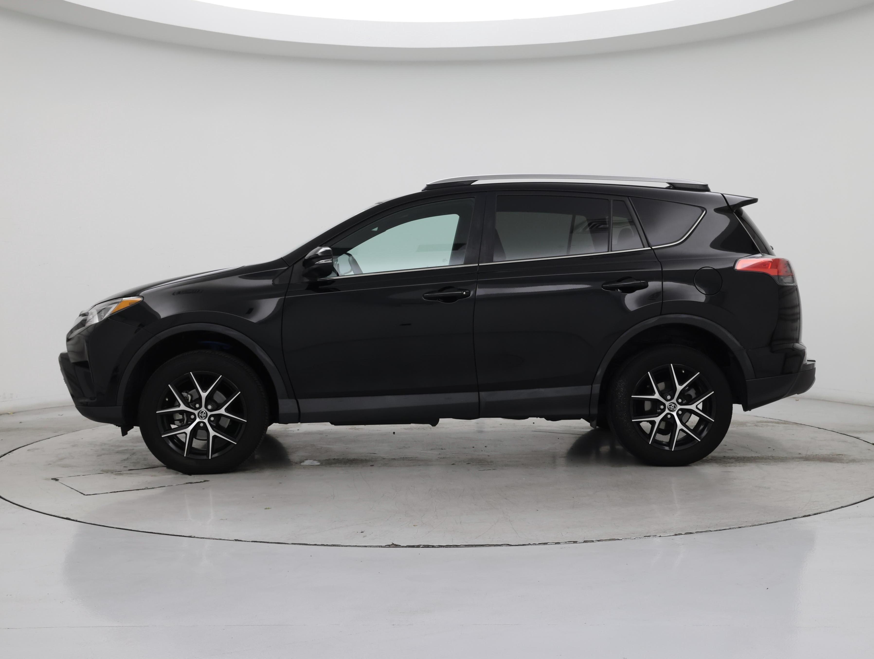 Thumbnail: 2018 Toyota RAV4 - 3