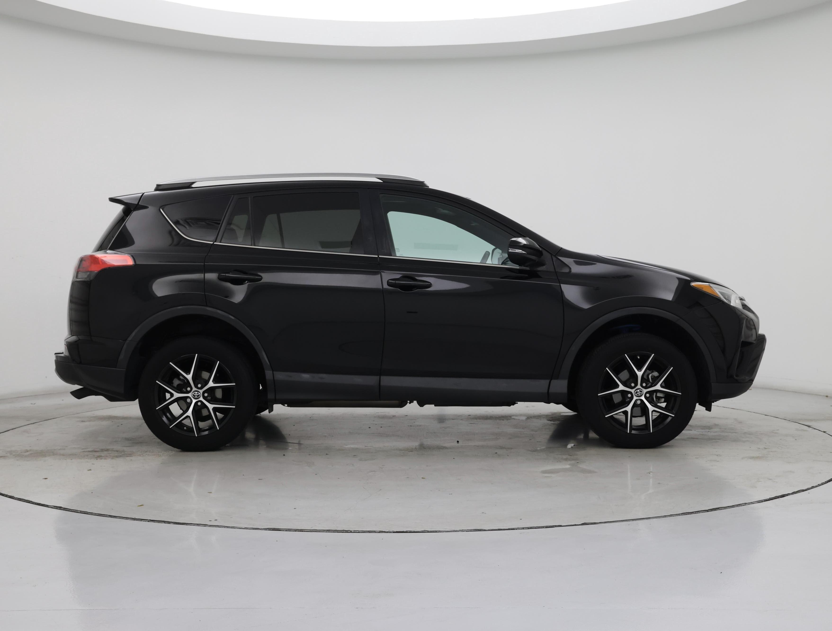 Thumbnail: 2018 Toyota RAV4 - 7