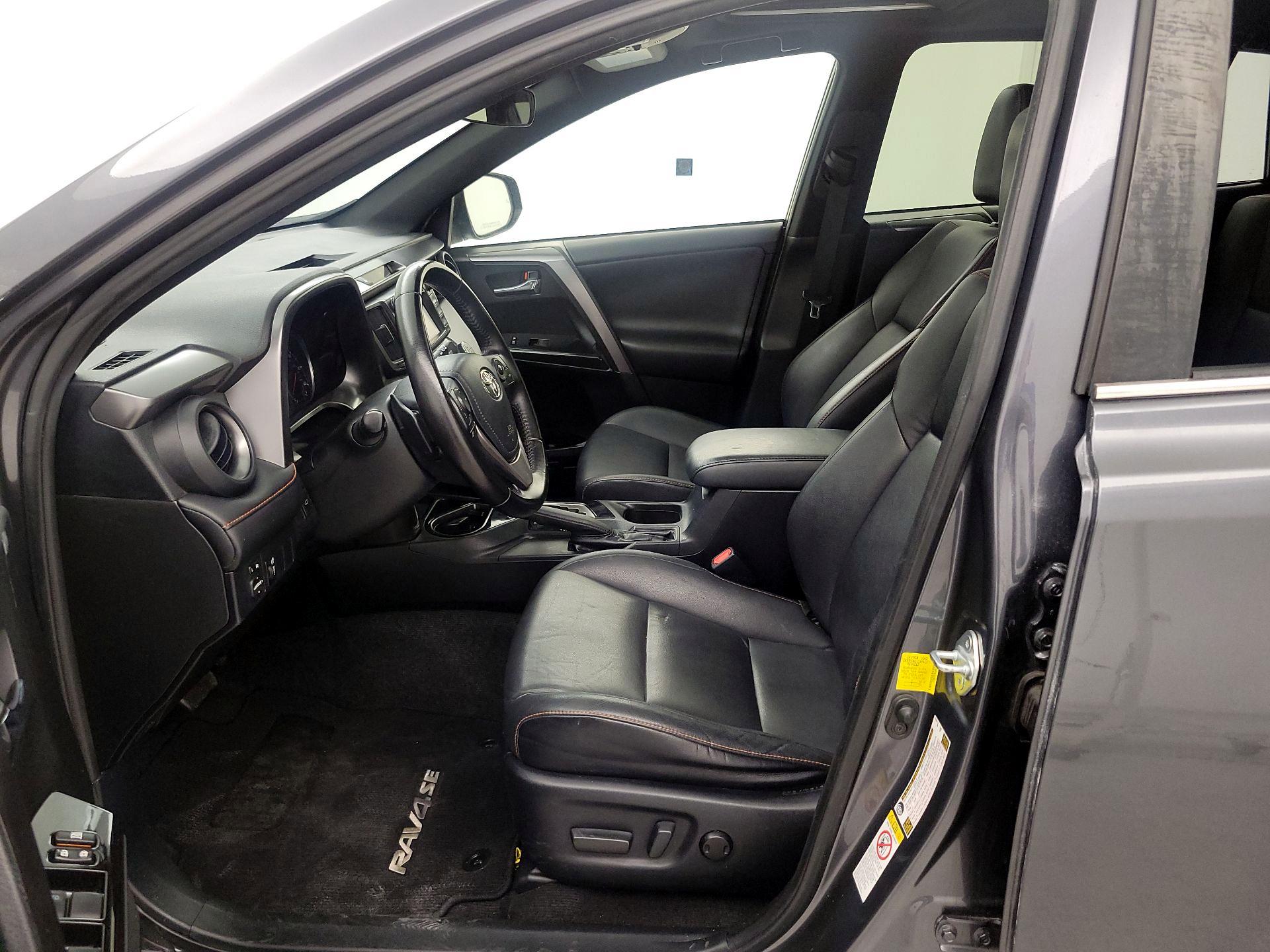 Thumbnail: 2016 Toyota RAV4 - 11