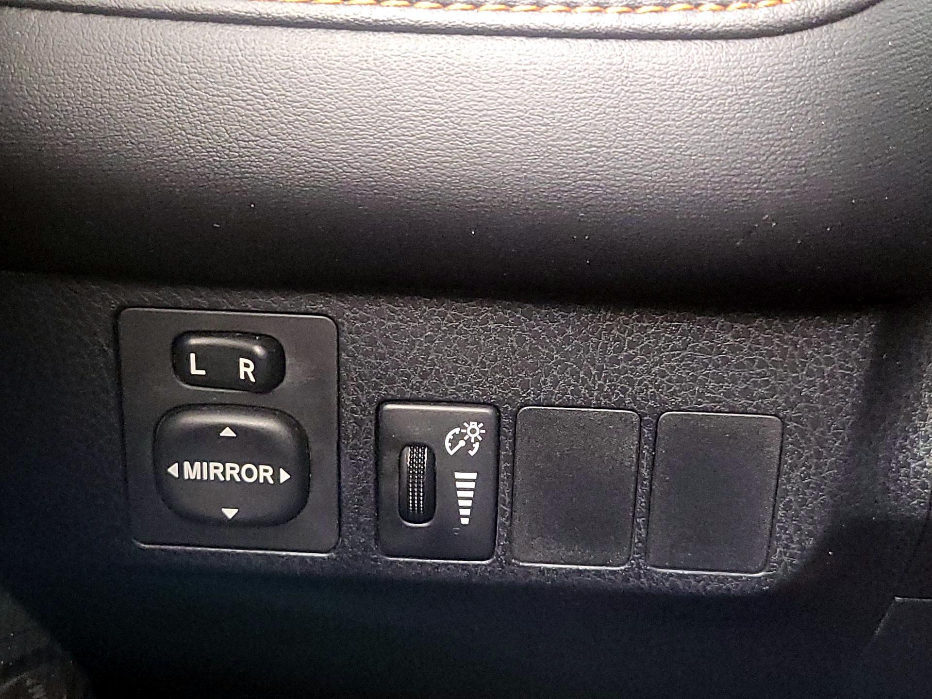Thumbnail: 2016 Toyota RAV4 - 13