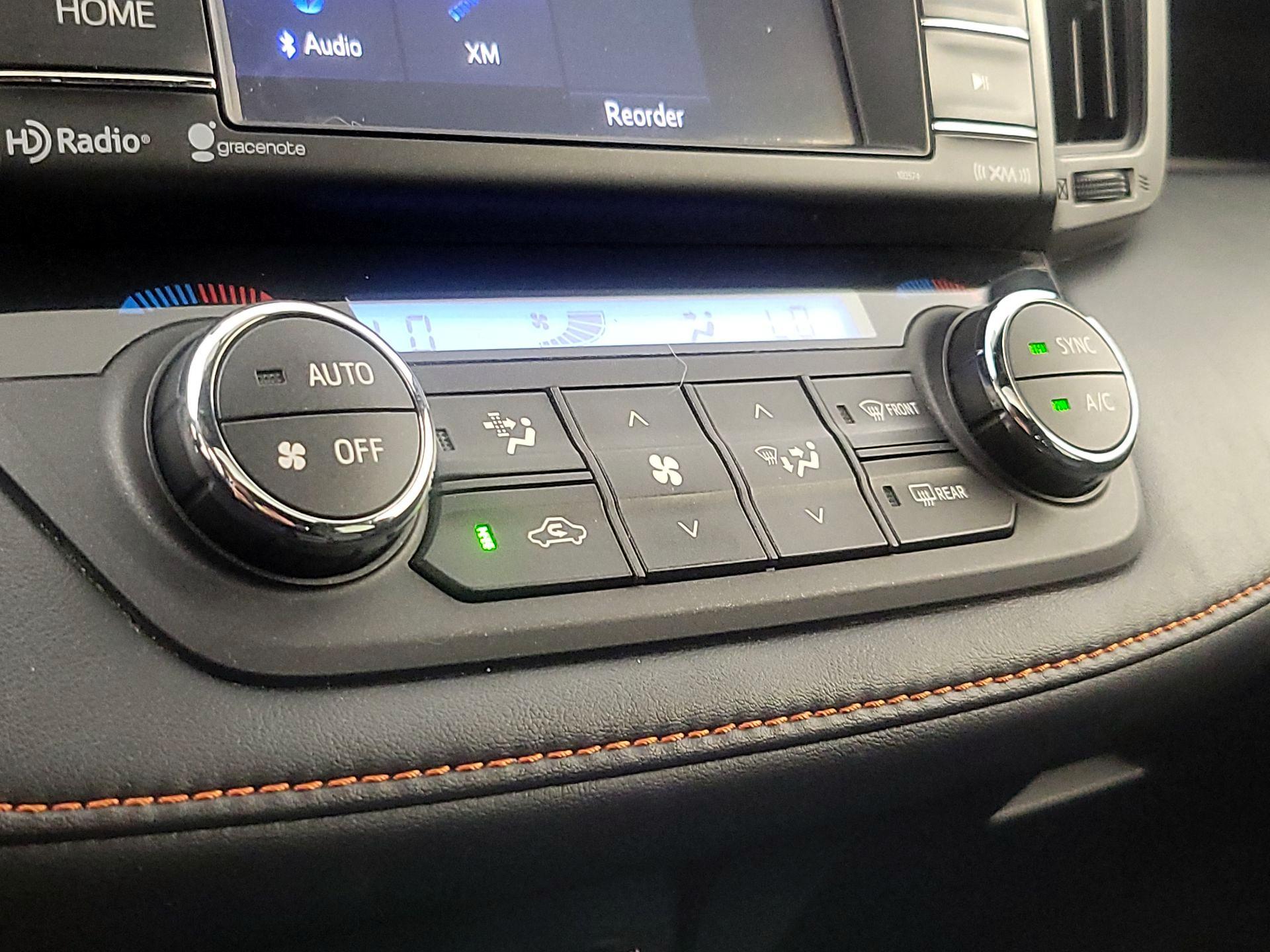 Thumbnail: 2016 Toyota RAV4 - 16