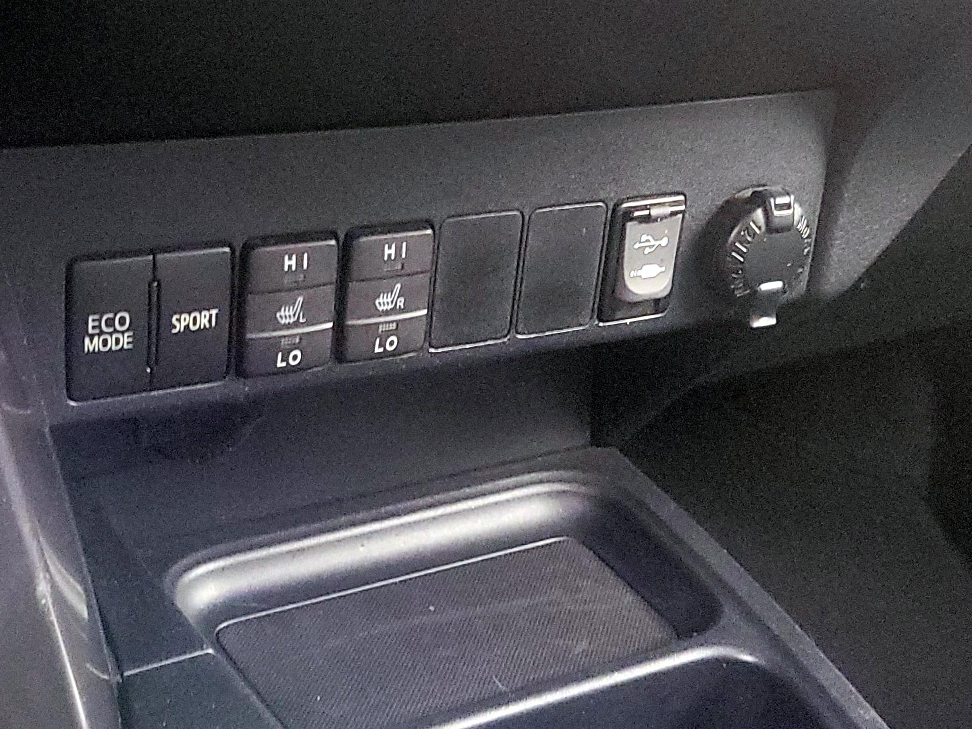Thumbnail: 2016 Toyota RAV4 - 18