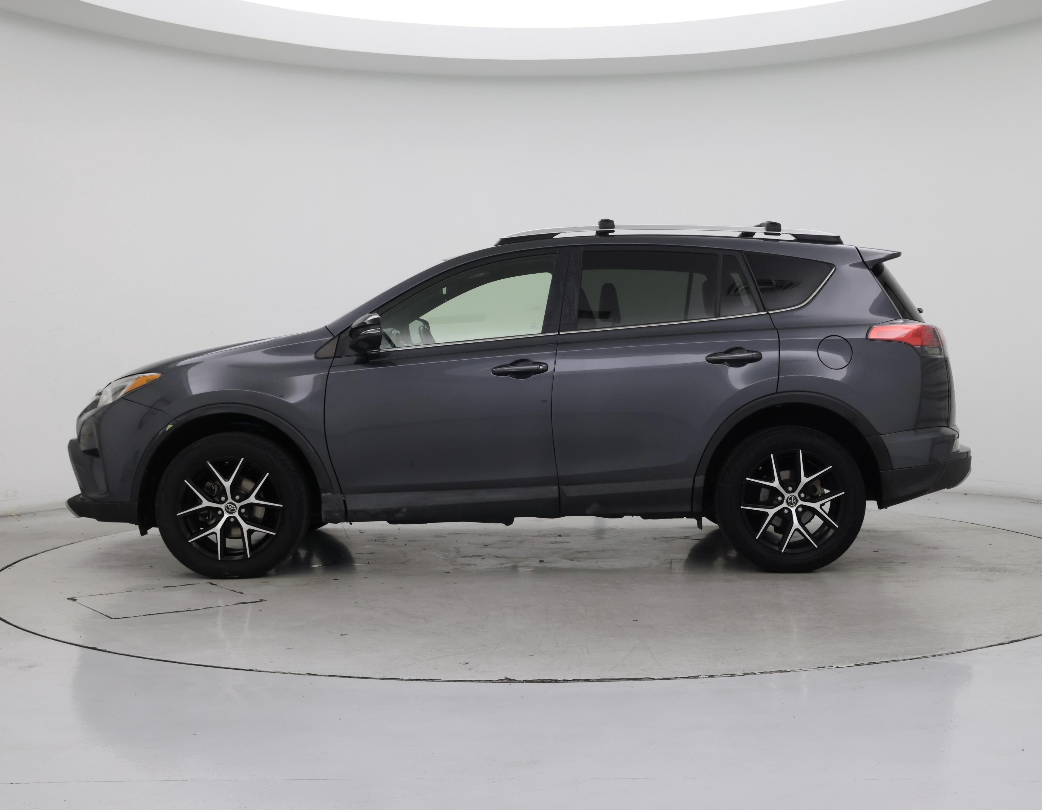 Thumbnail: 2016 Toyota RAV4 - 3
