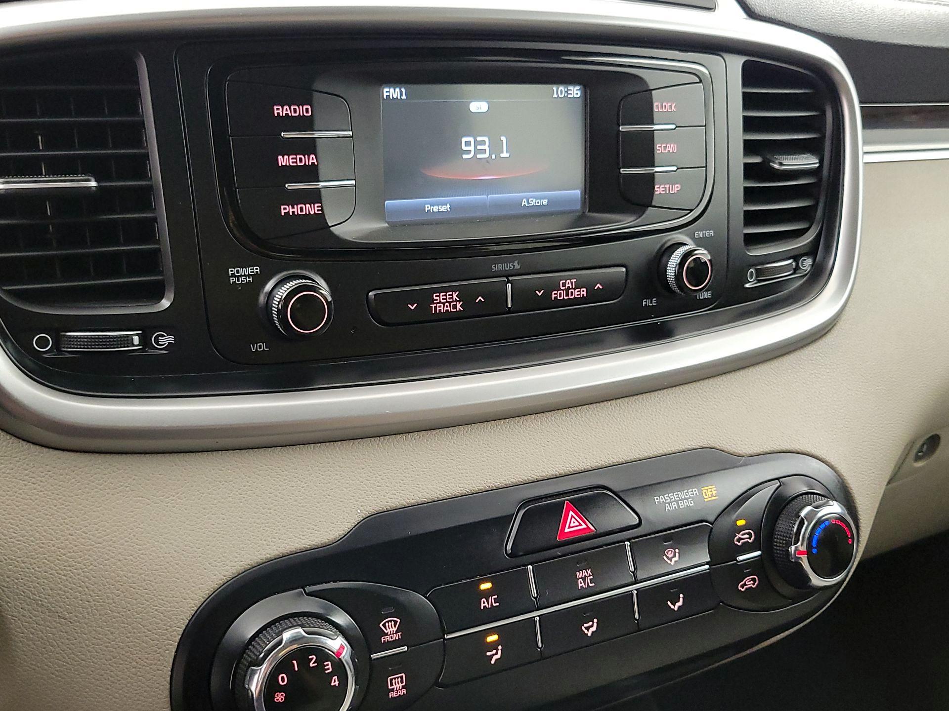 Thumbnail: 2017 Kia Sorento - 15