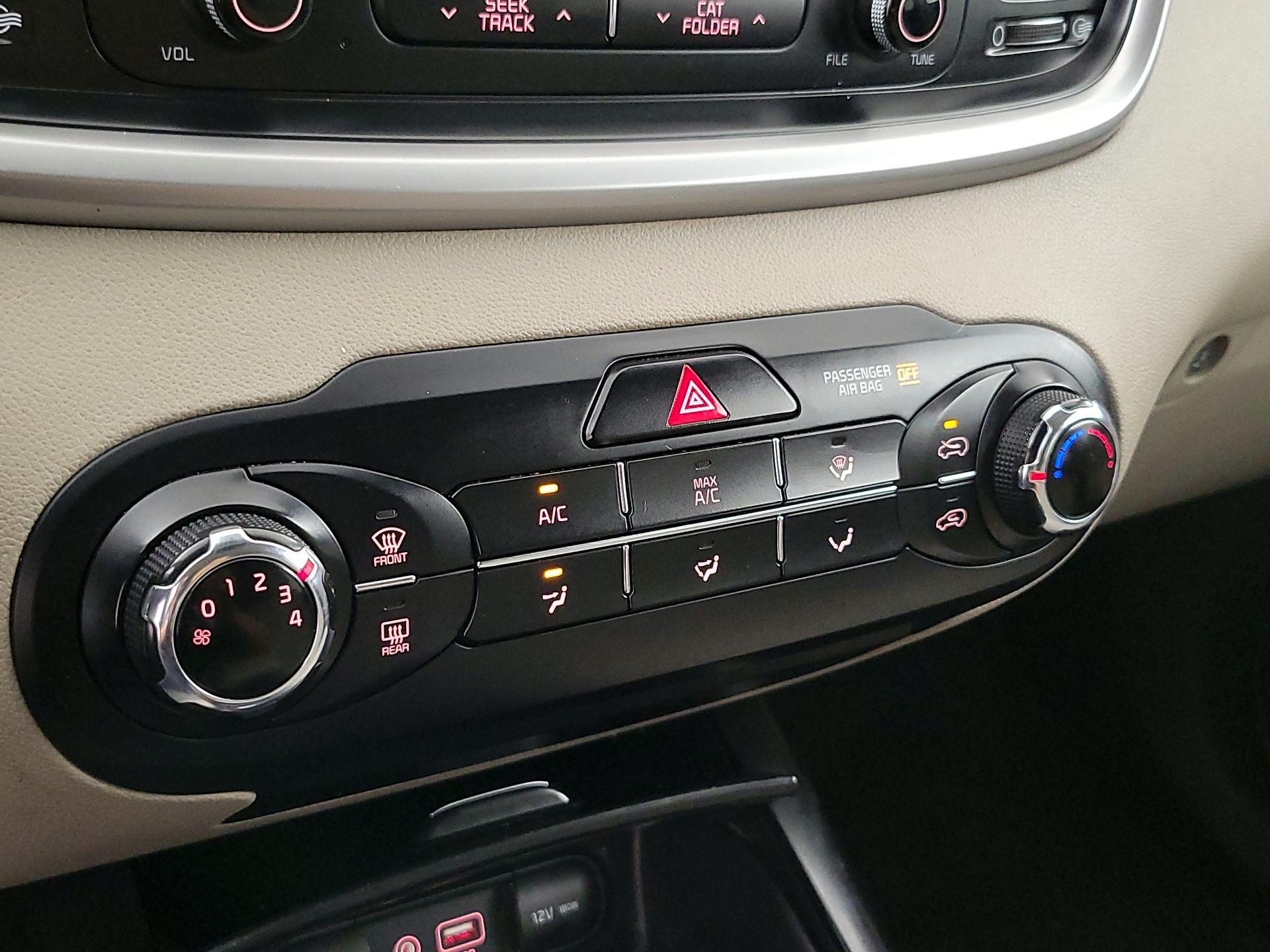 Thumbnail: 2017 Kia Sorento - 16