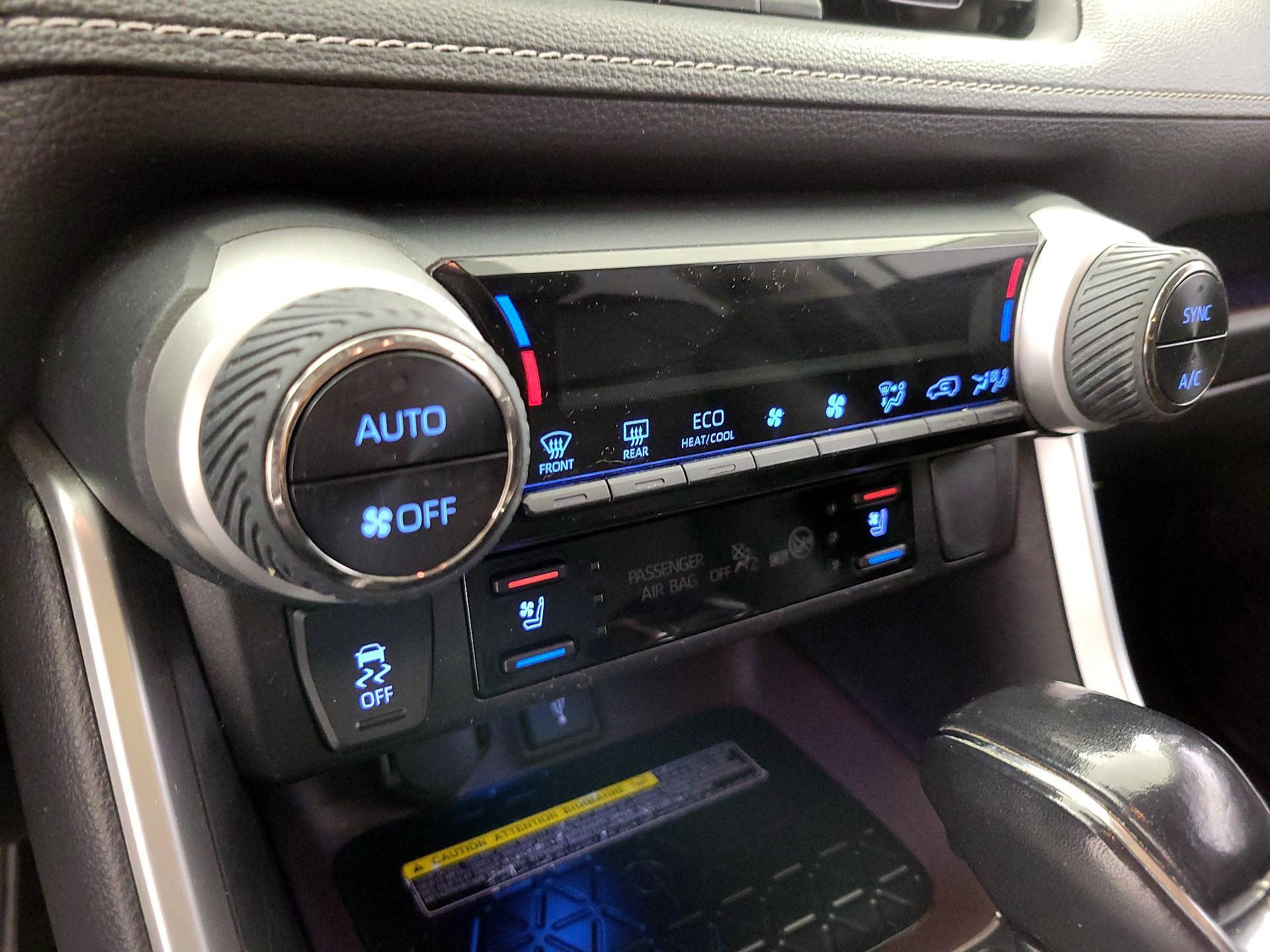 Thumbnail: 2020 Toyota RAV4 - 16