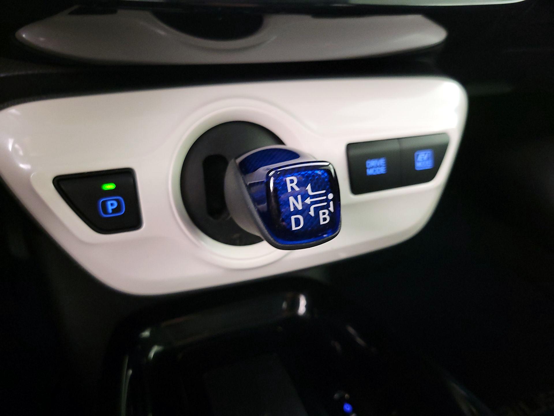Thumbnail: 2018 Toyota Prius - 17