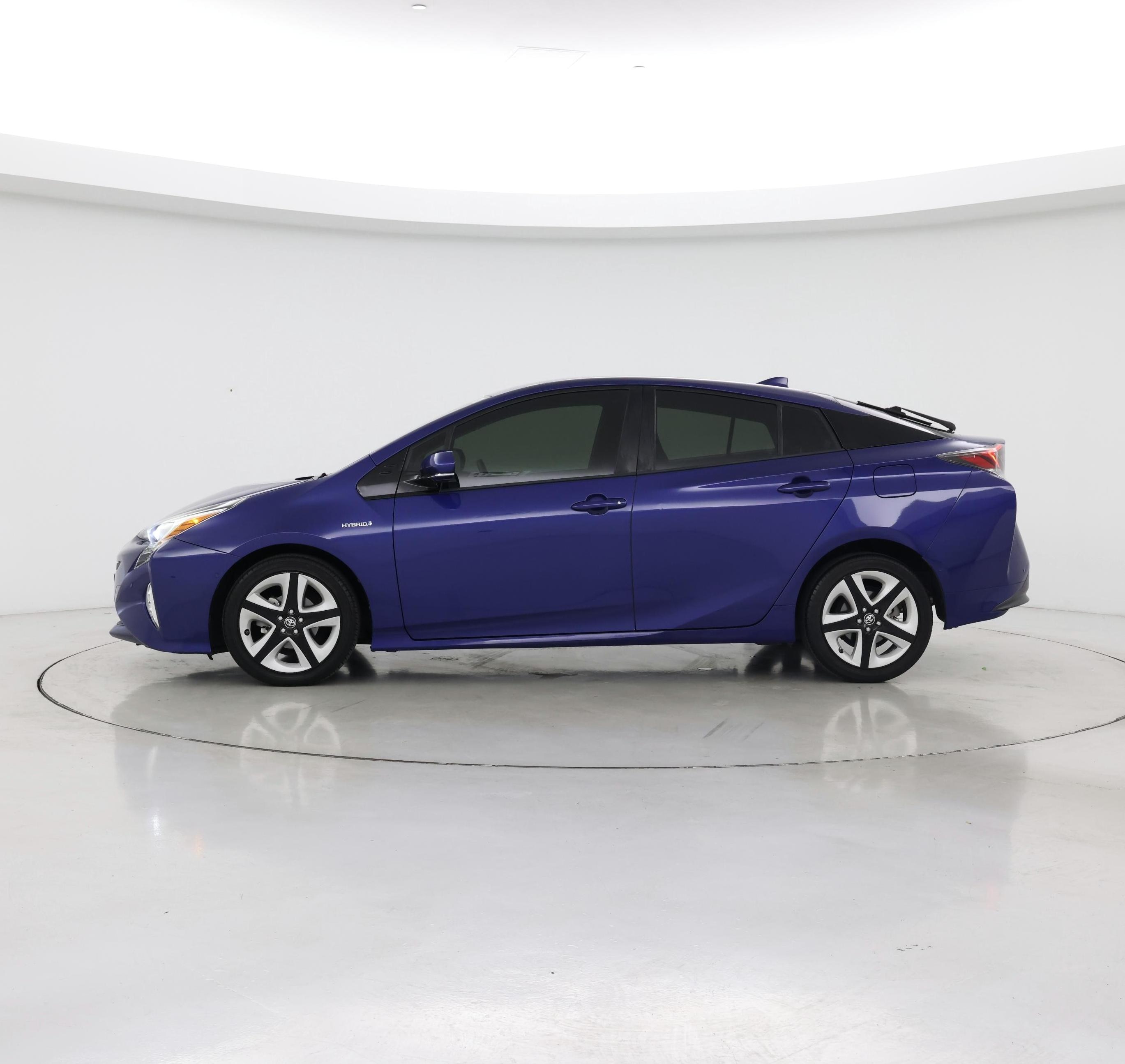 Thumbnail: 2018 Toyota Prius - 3