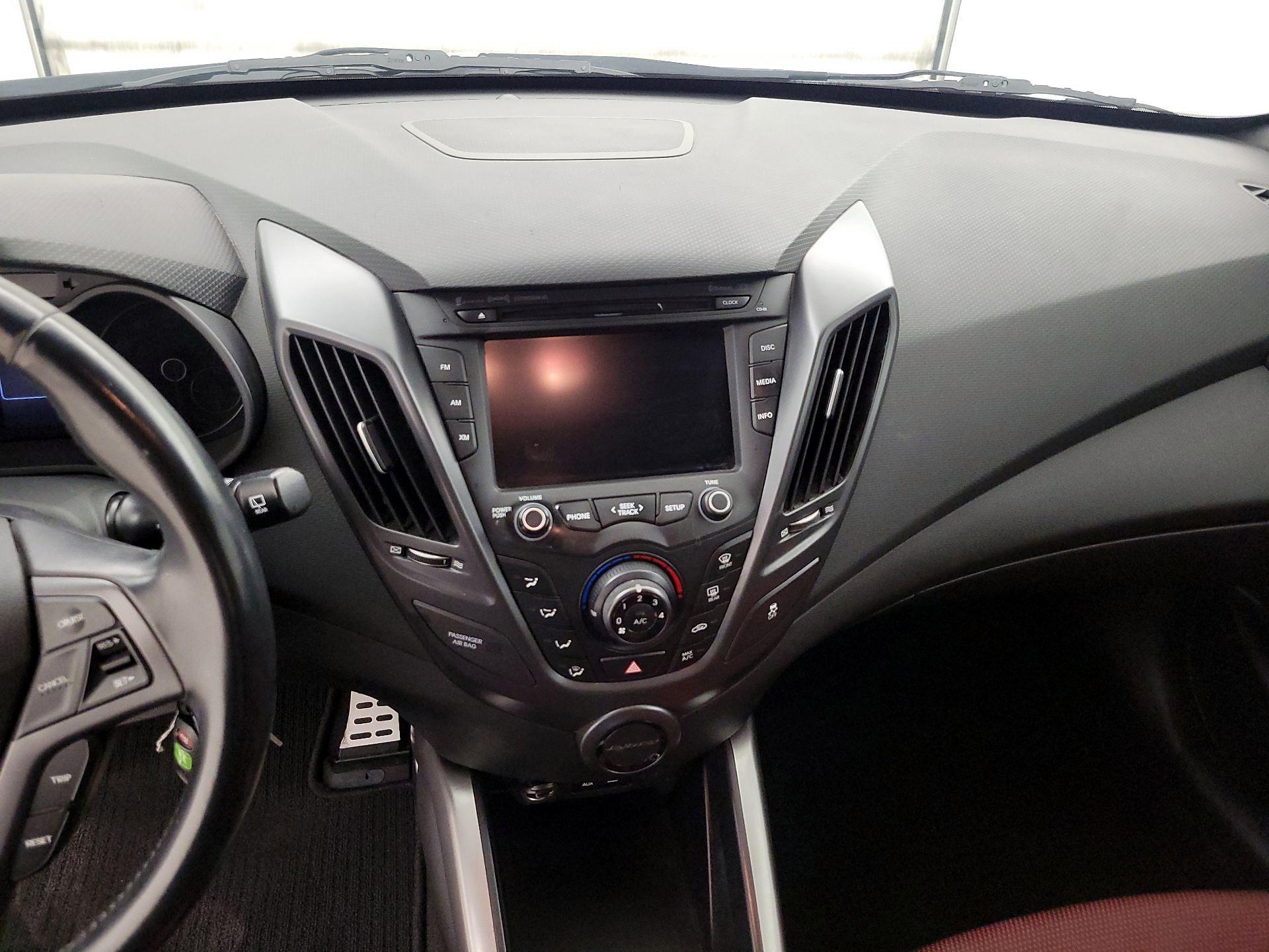 Thumbnail: 2016 Hyundai Veloster - 9