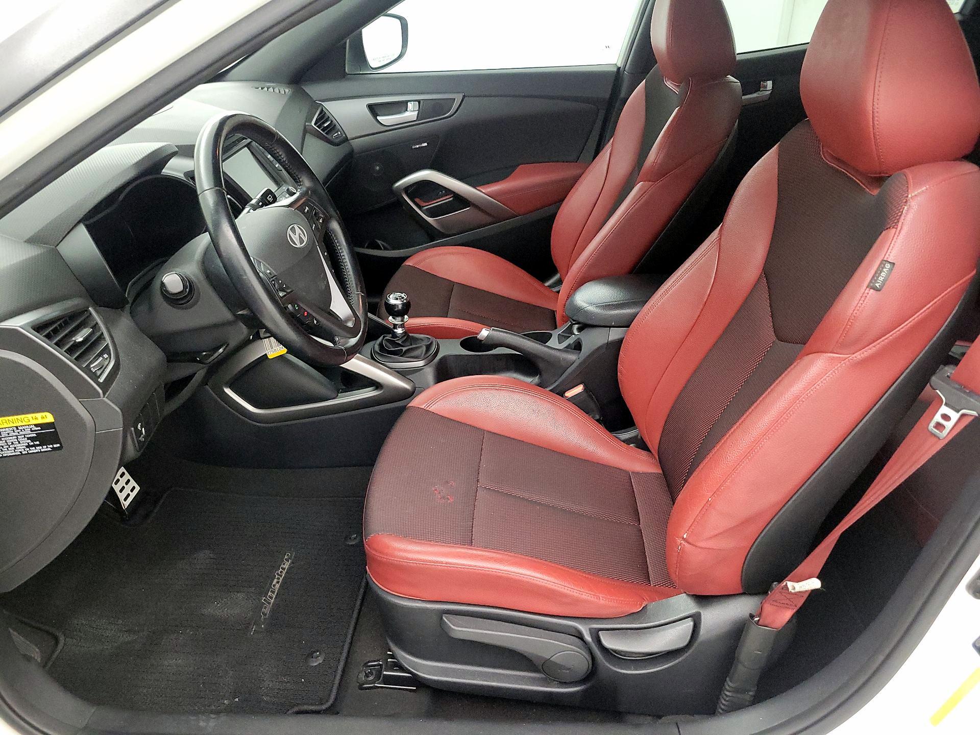 Thumbnail: 2016 Hyundai Veloster - 11