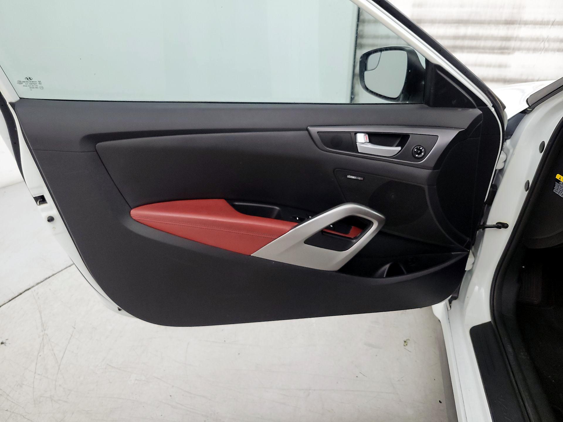 Thumbnail: 2016 Hyundai Veloster - 12