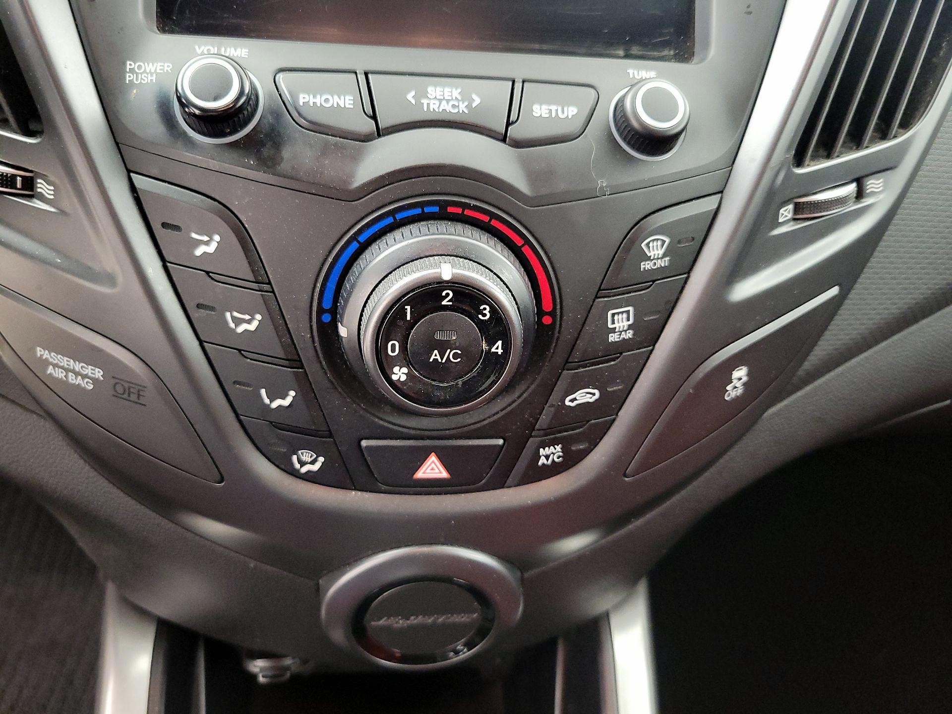 Thumbnail: 2016 Hyundai Veloster - 16