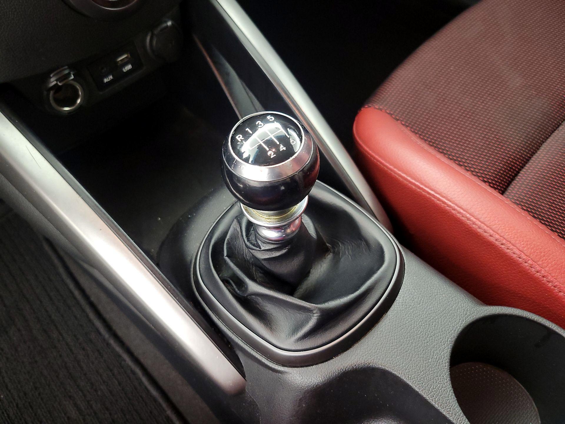 Thumbnail: 2016 Hyundai Veloster - 17