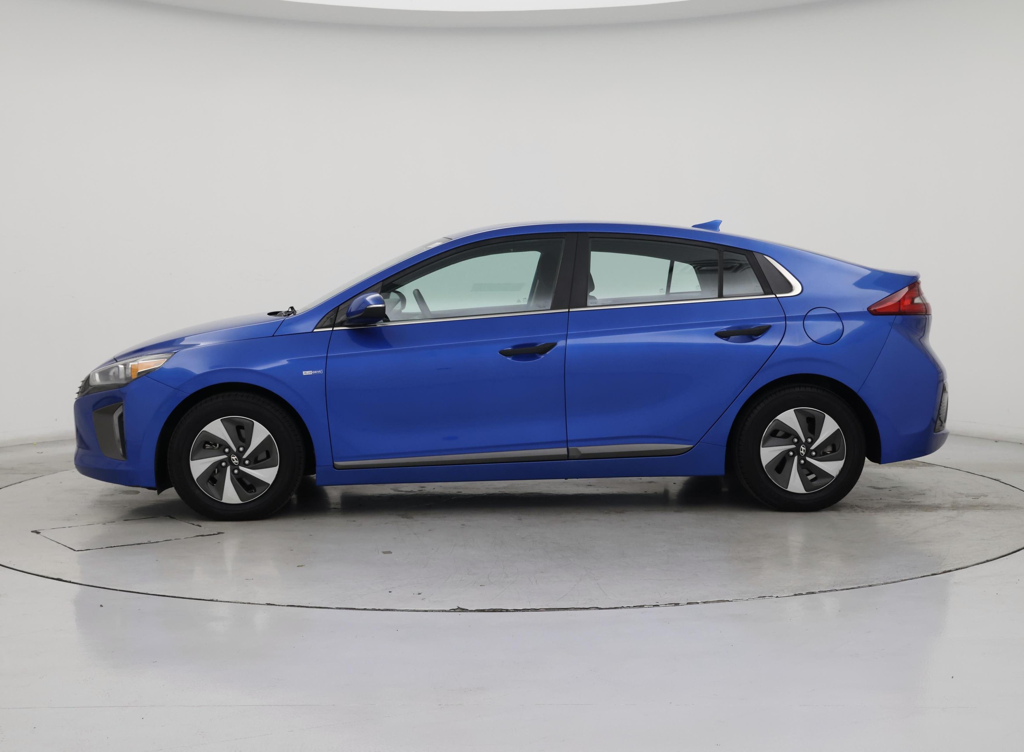 Thumbnail: 2017 Hyundai Ioniq - 3