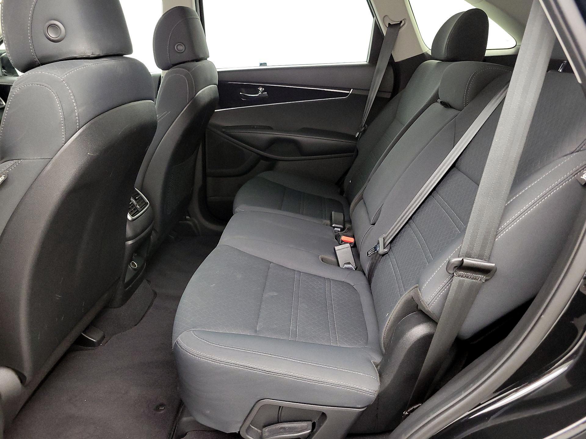 Thumbnail: 2017 Kia Sorento - 18