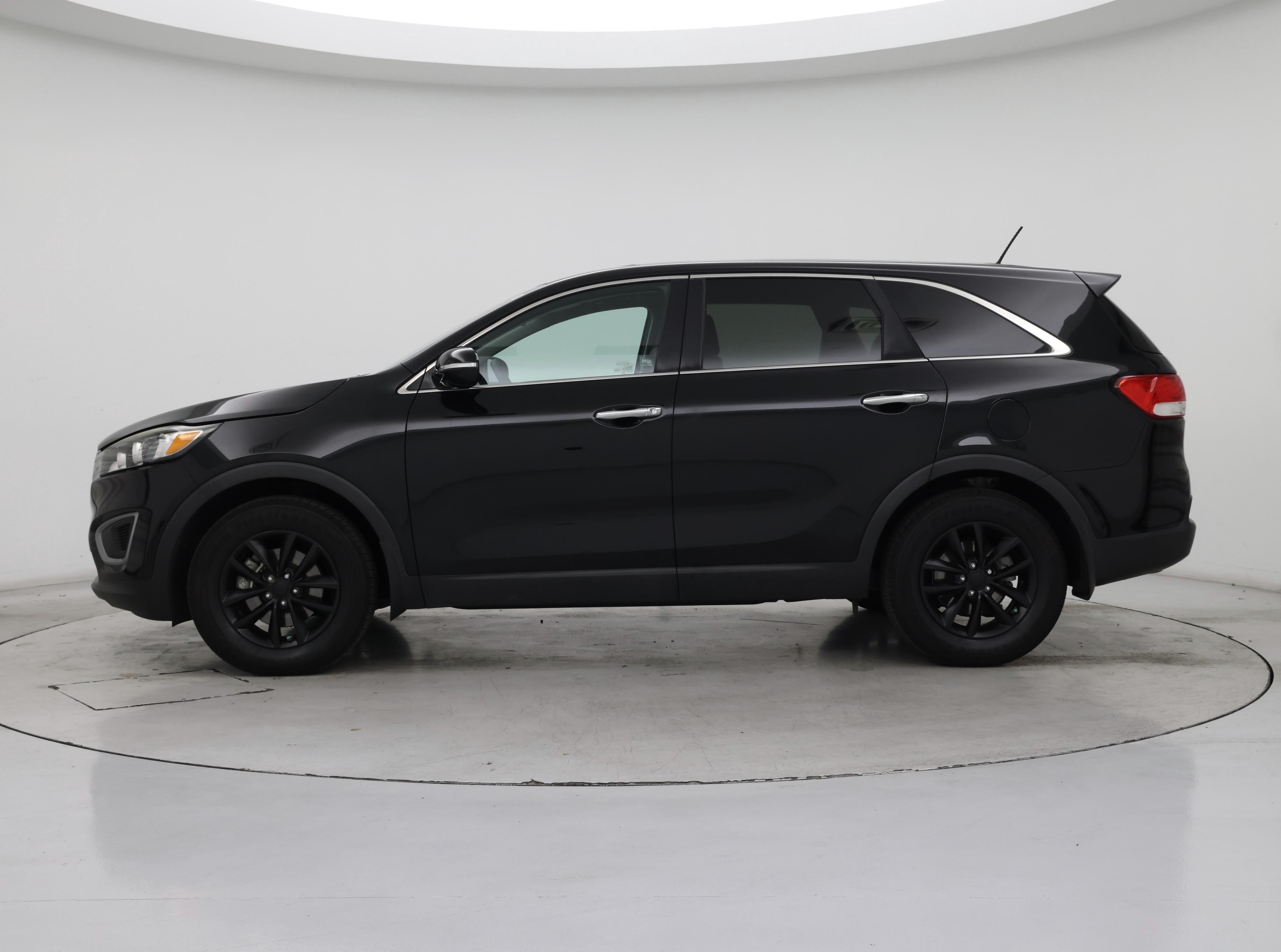 Thumbnail: 2017 Kia Sorento - 3