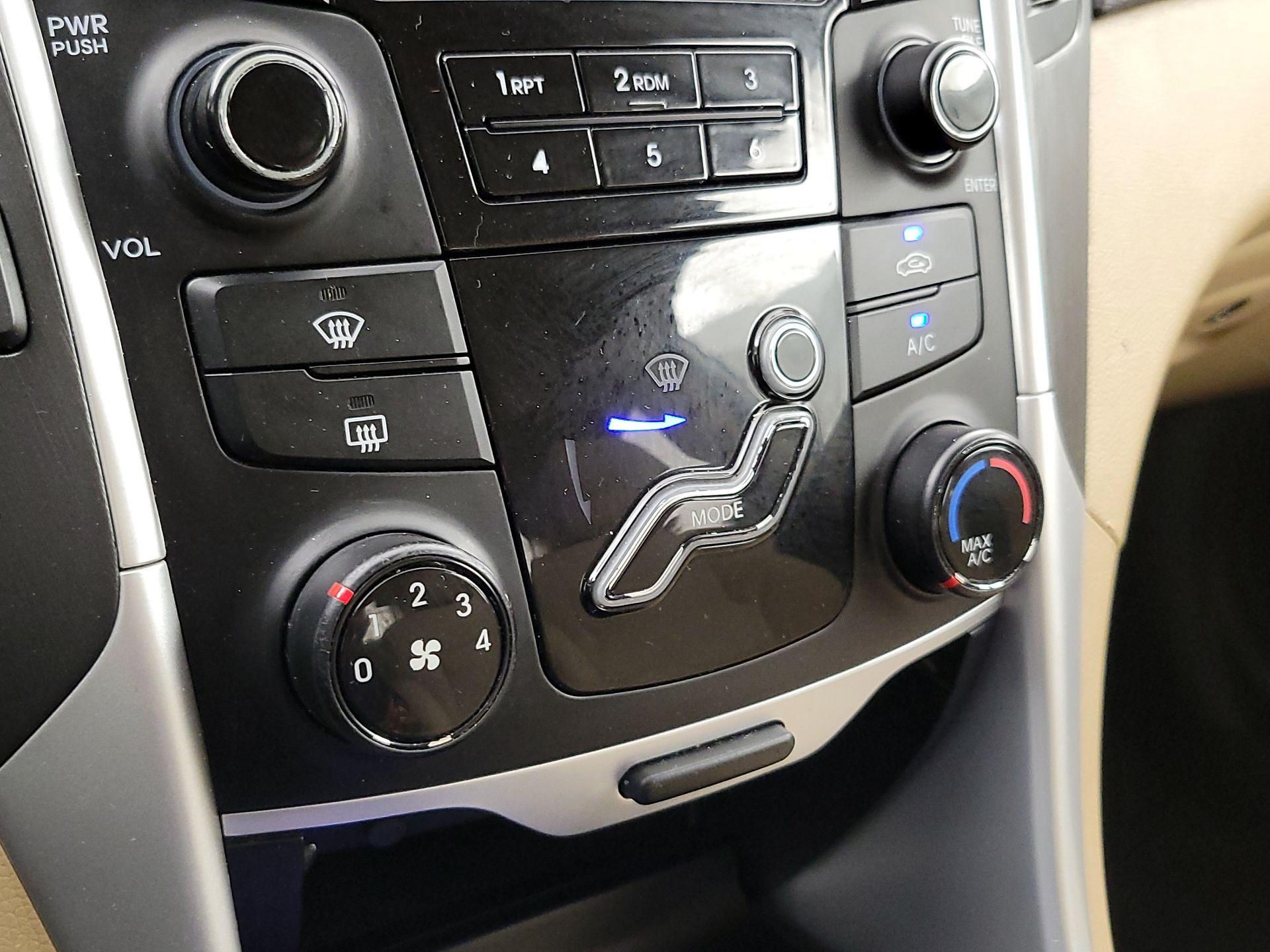 Thumbnail: 2013 Hyundai Sonata - 15