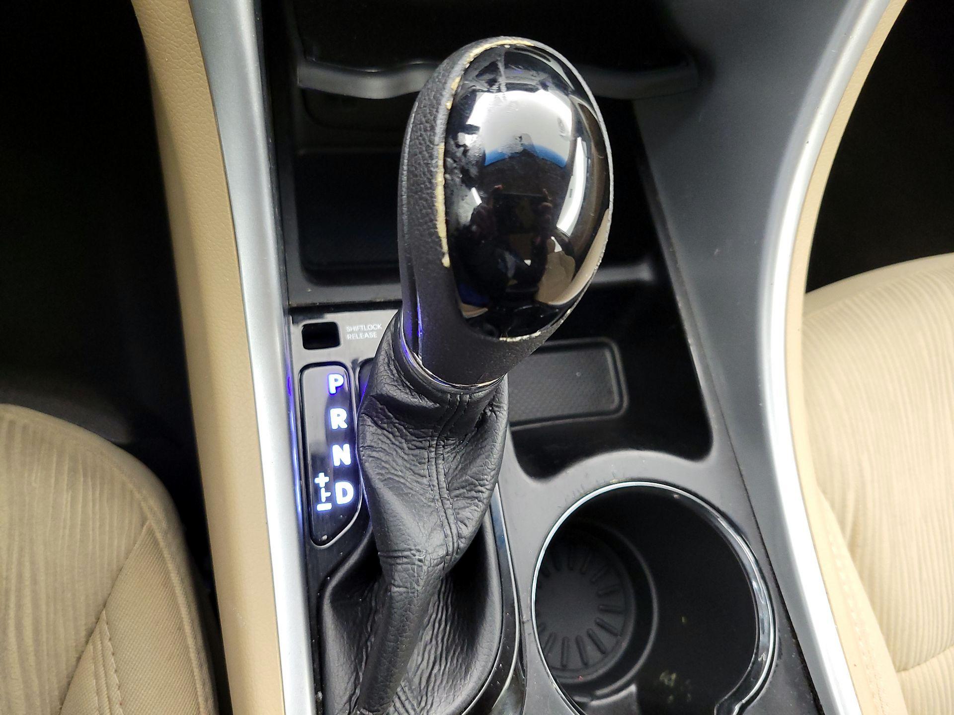 Thumbnail: 2013 Hyundai Sonata - 16