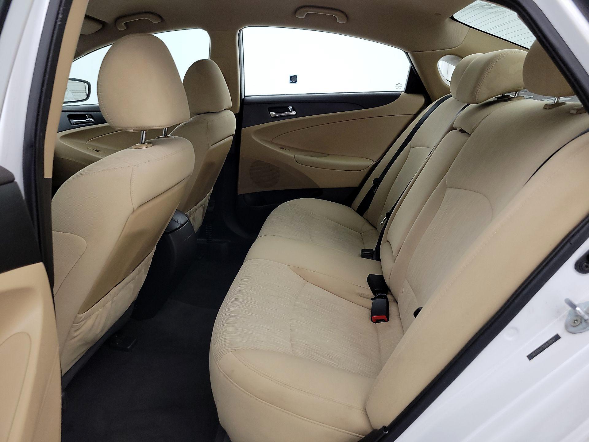 Thumbnail: 2013 Hyundai Sonata - 18