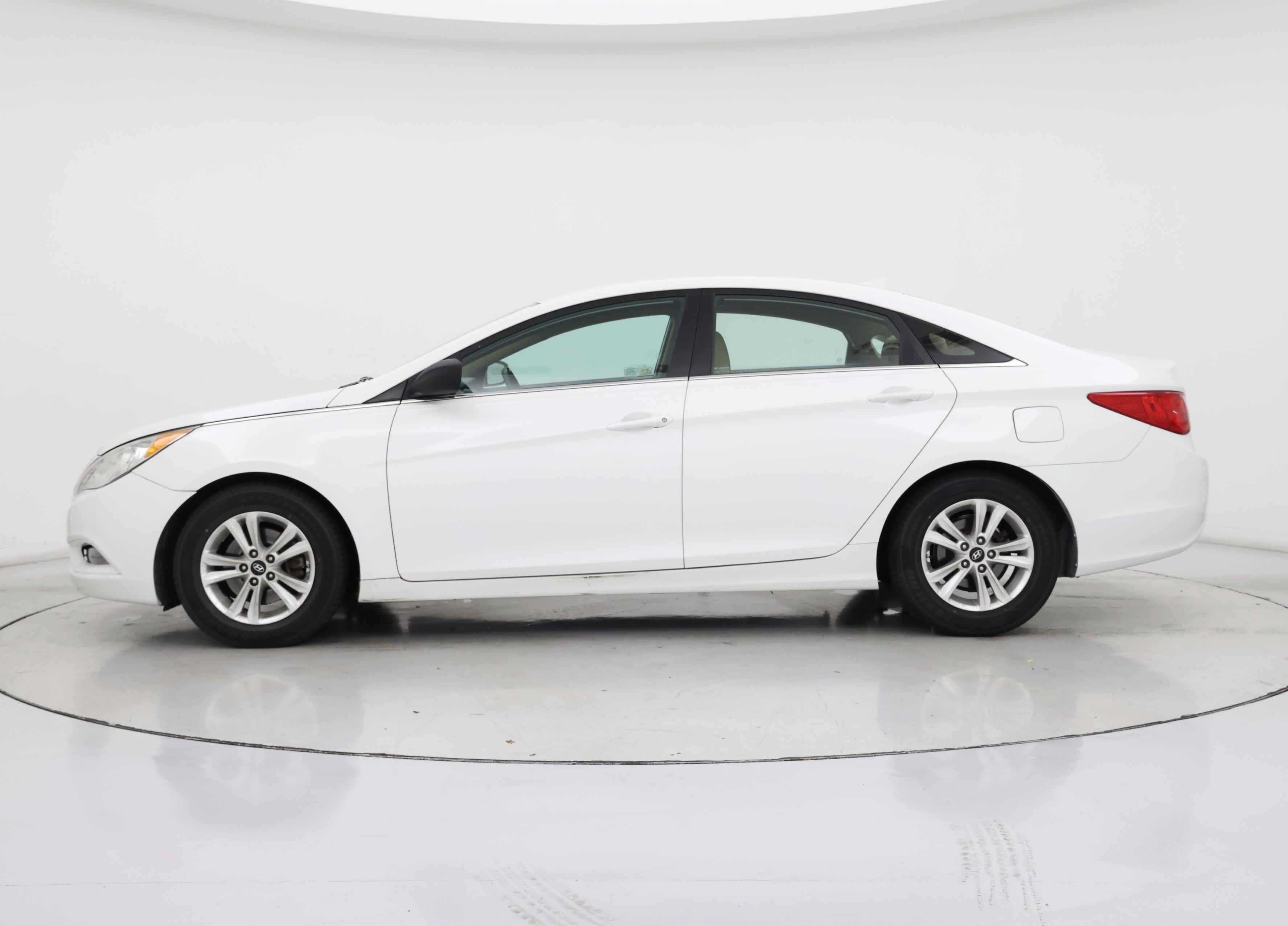 Thumbnail: 2013 Hyundai Sonata - 3