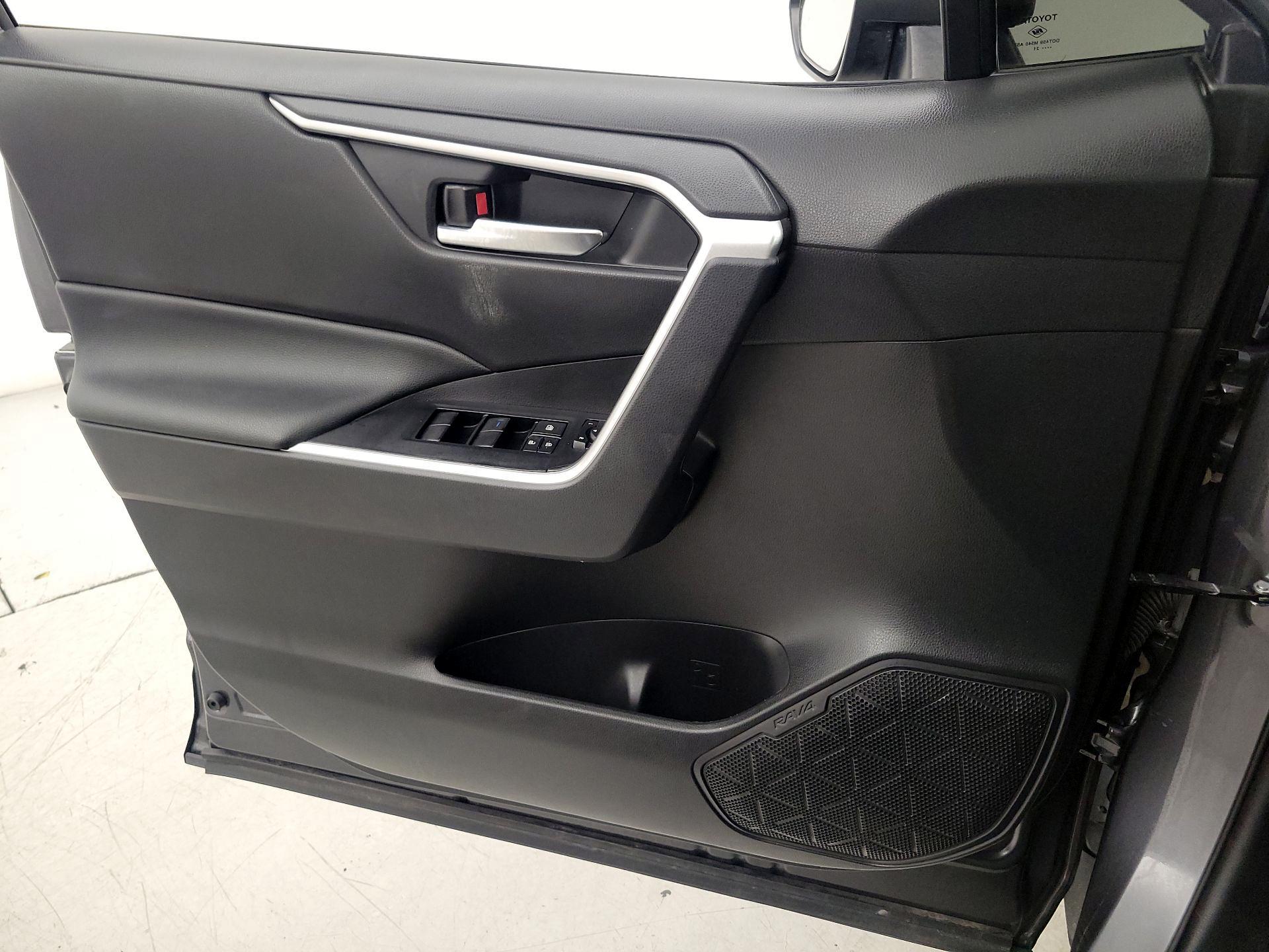Thumbnail: 2021 Toyota RAV4 - 12