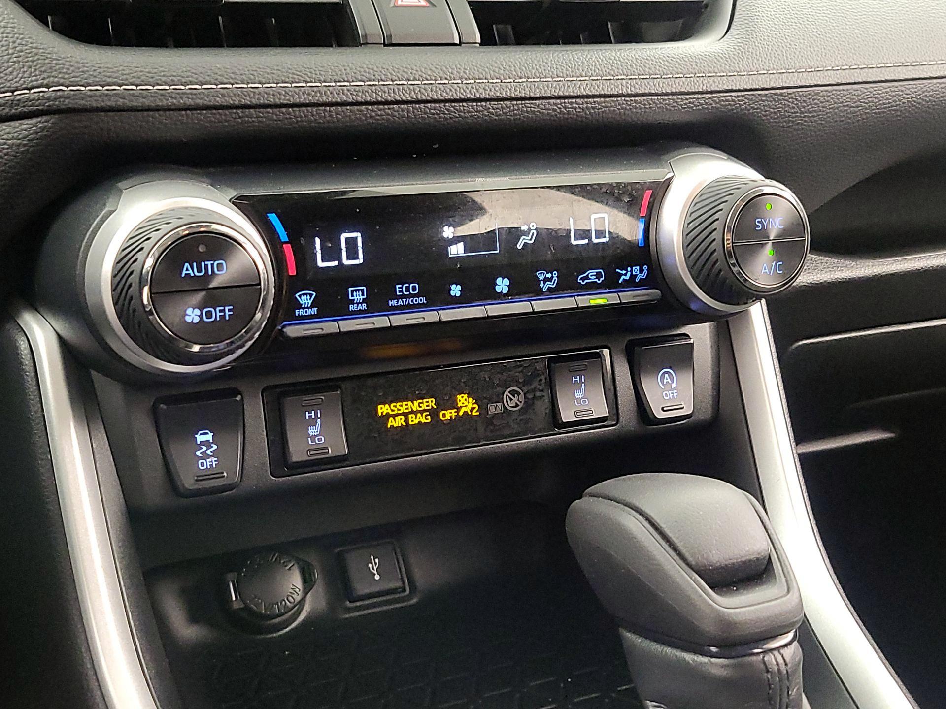 Thumbnail: 2021 Toyota RAV4 - 16