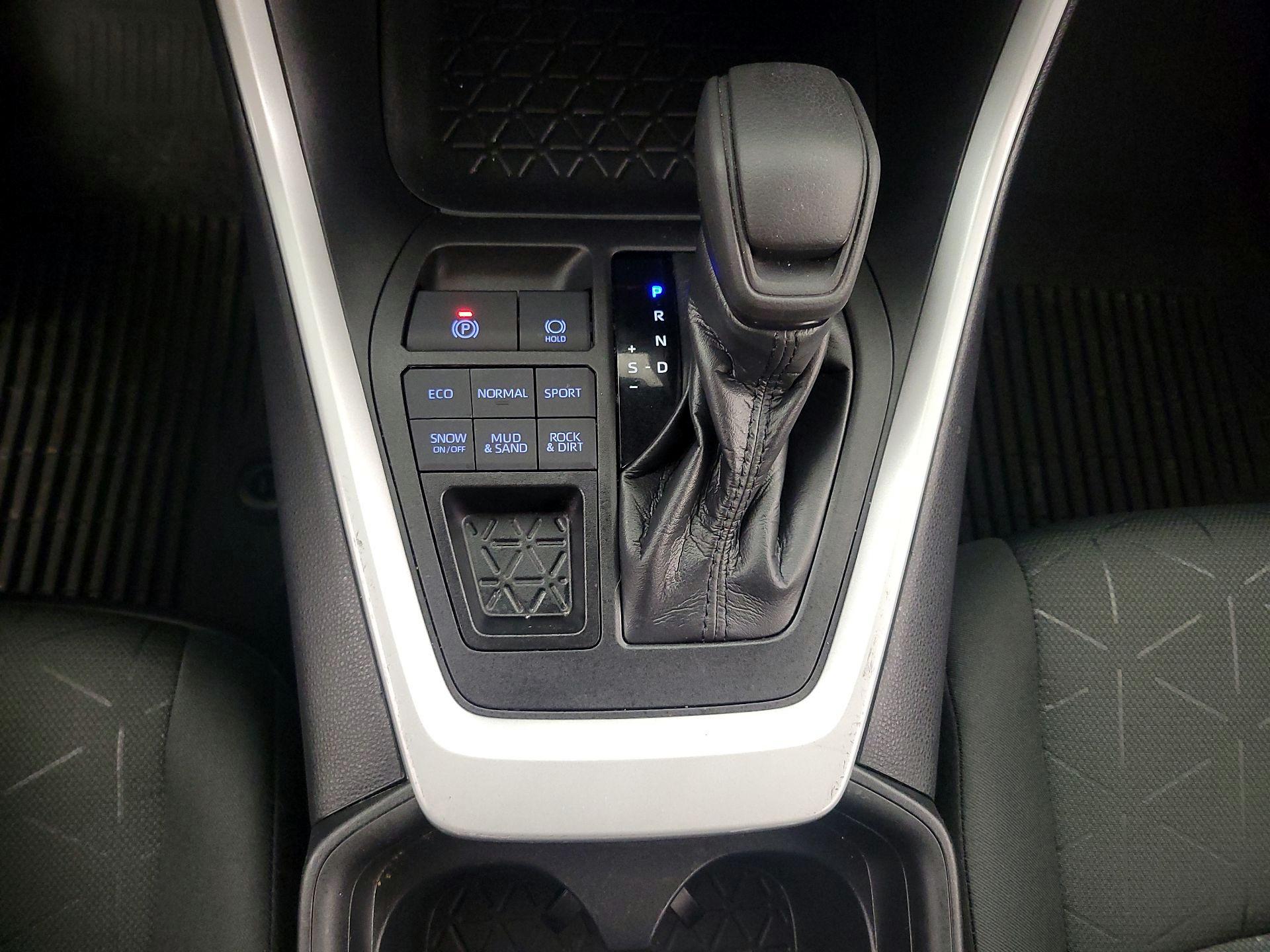 Thumbnail: 2021 Toyota RAV4 - 17