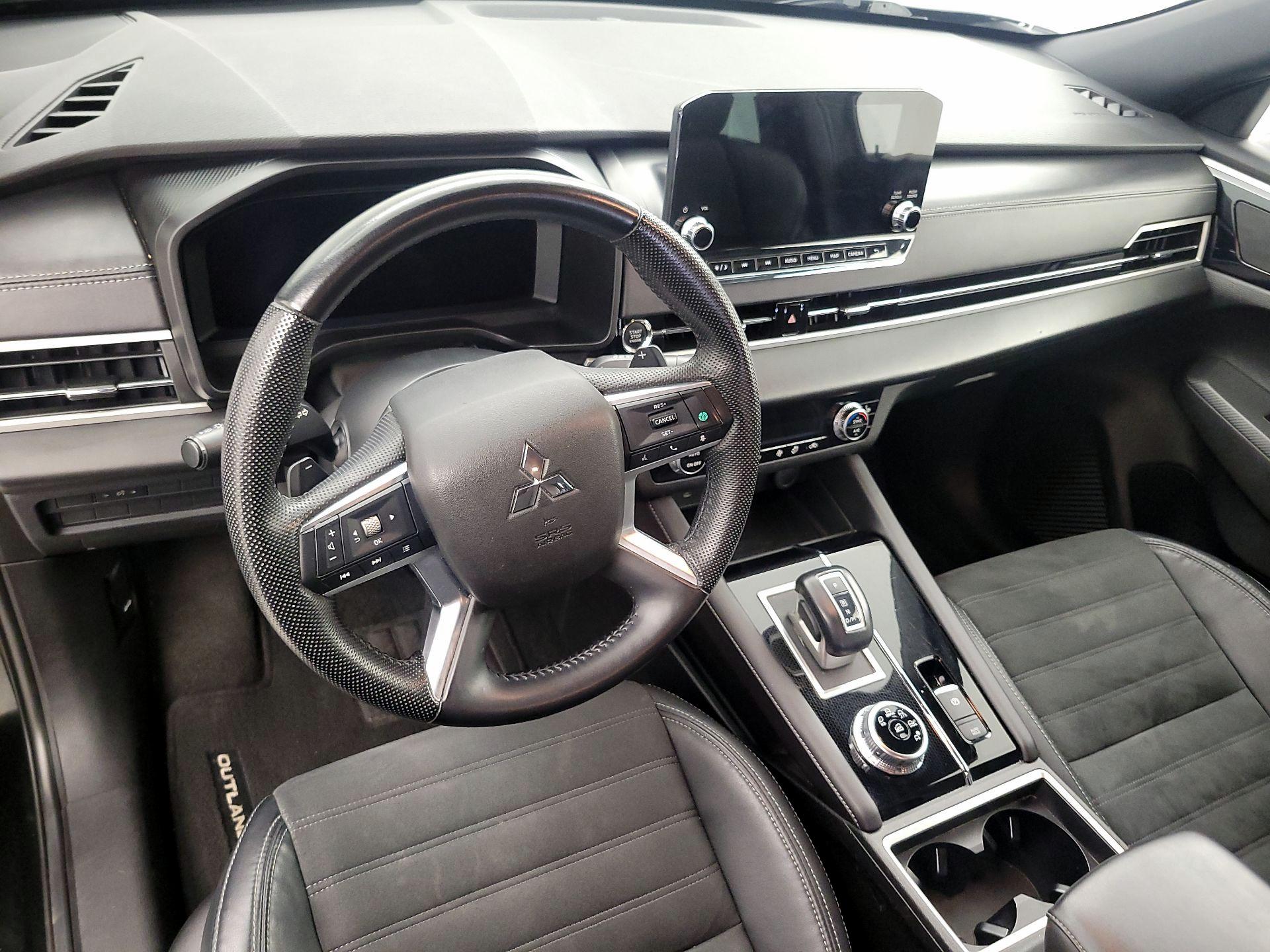 Thumbnail: 2023 Mitsubishi Outlander - 9