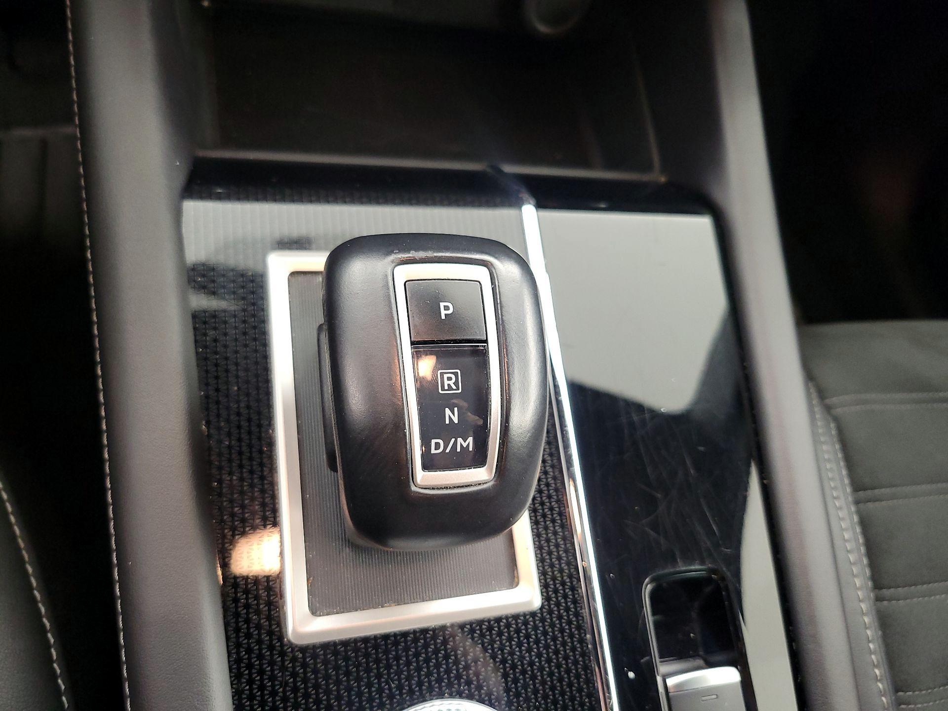 Thumbnail: 2023 Mitsubishi Outlander - 18