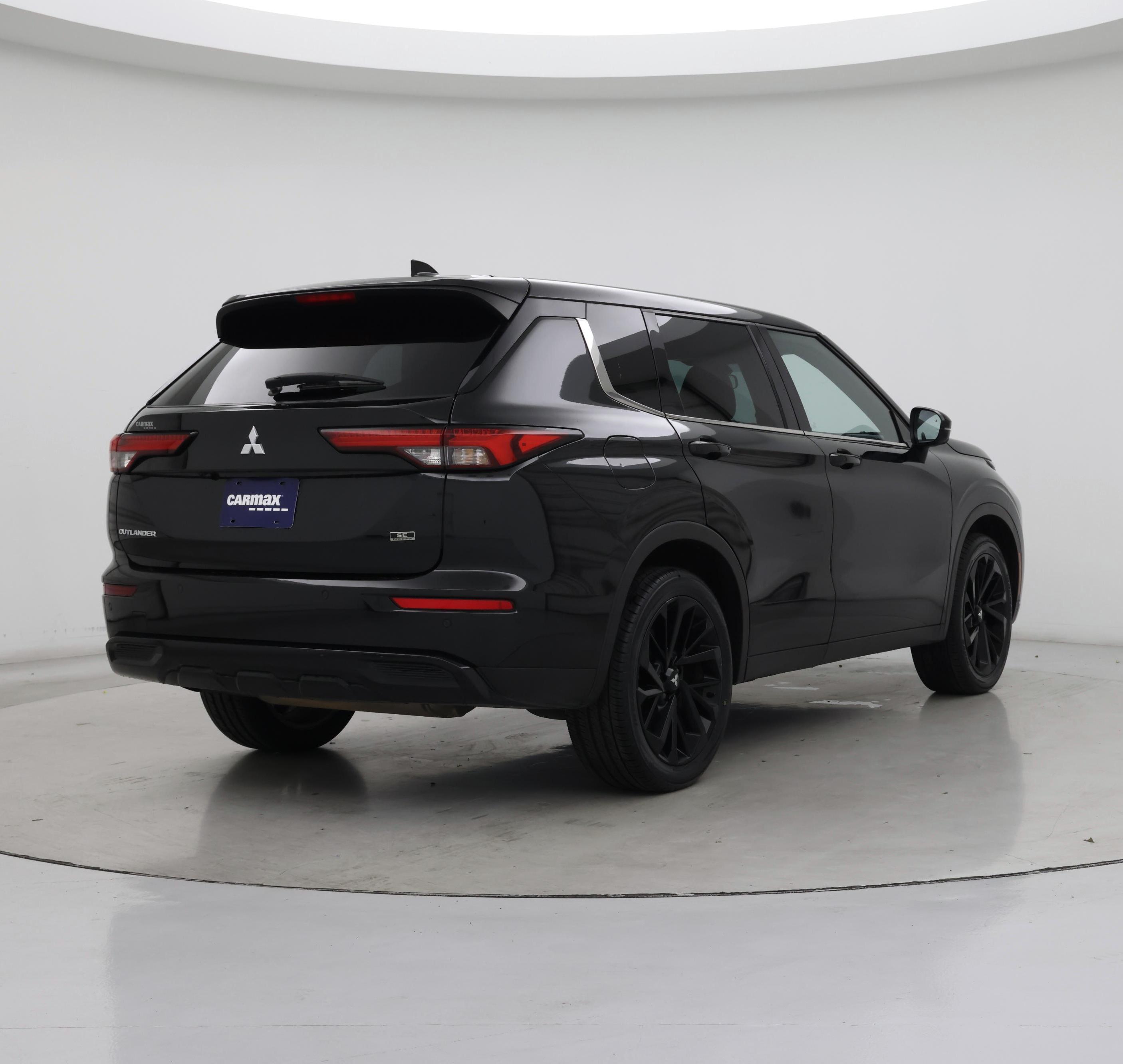 Thumbnail: 2023 Mitsubishi Outlander - 8