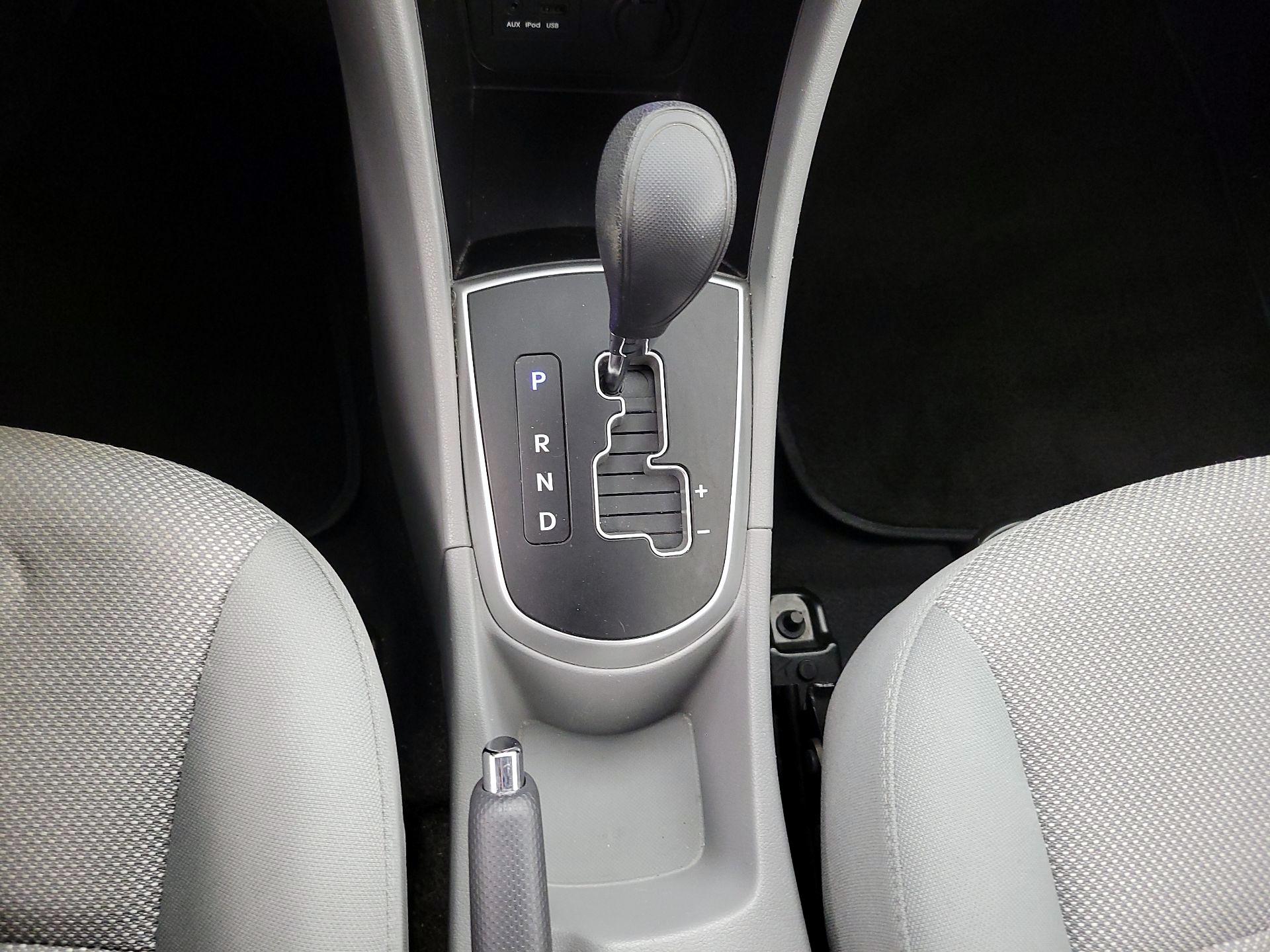 Thumbnail: 2013 Hyundai Accent - 16