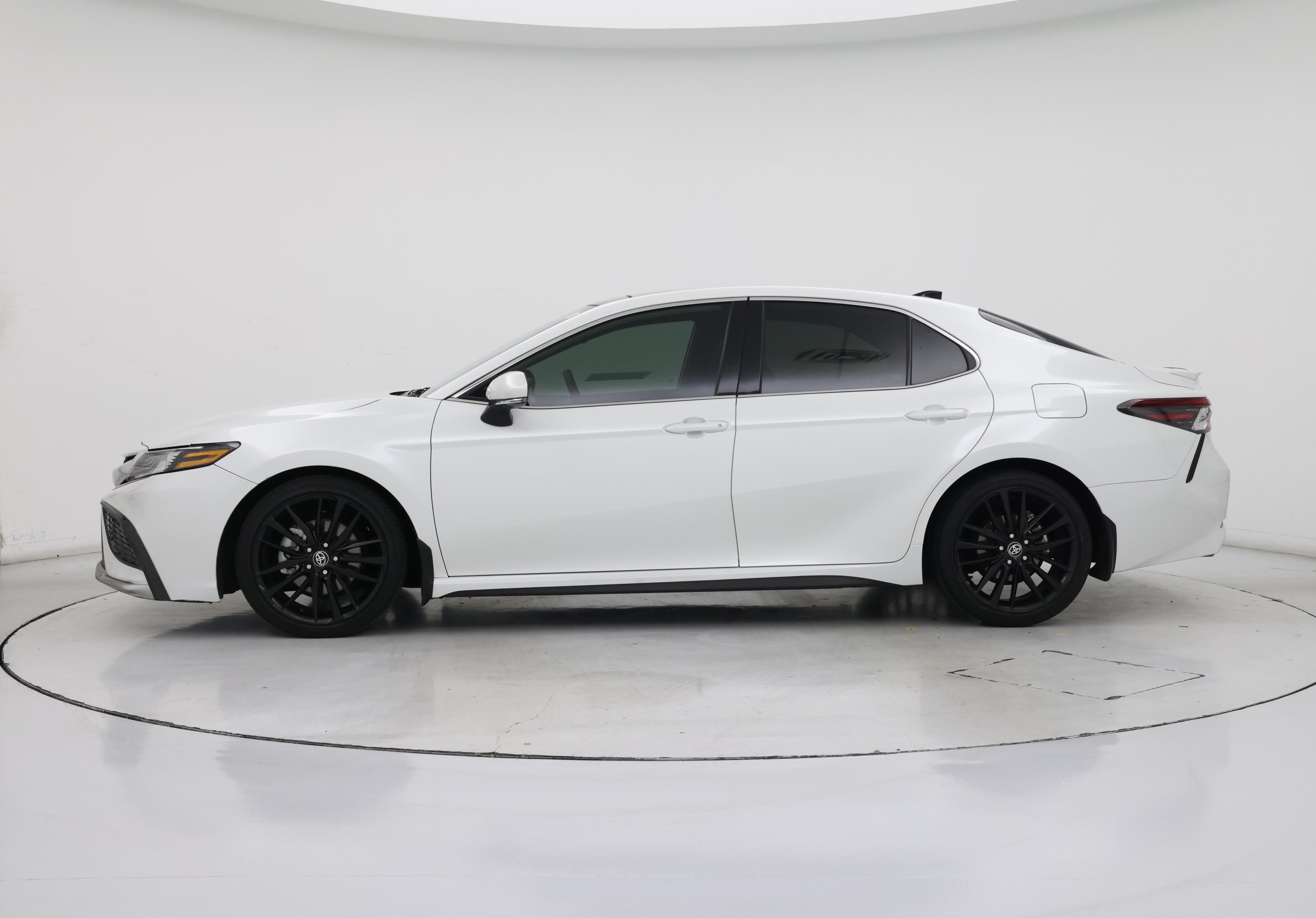Thumbnail: 2021 Toyota Camry - 3