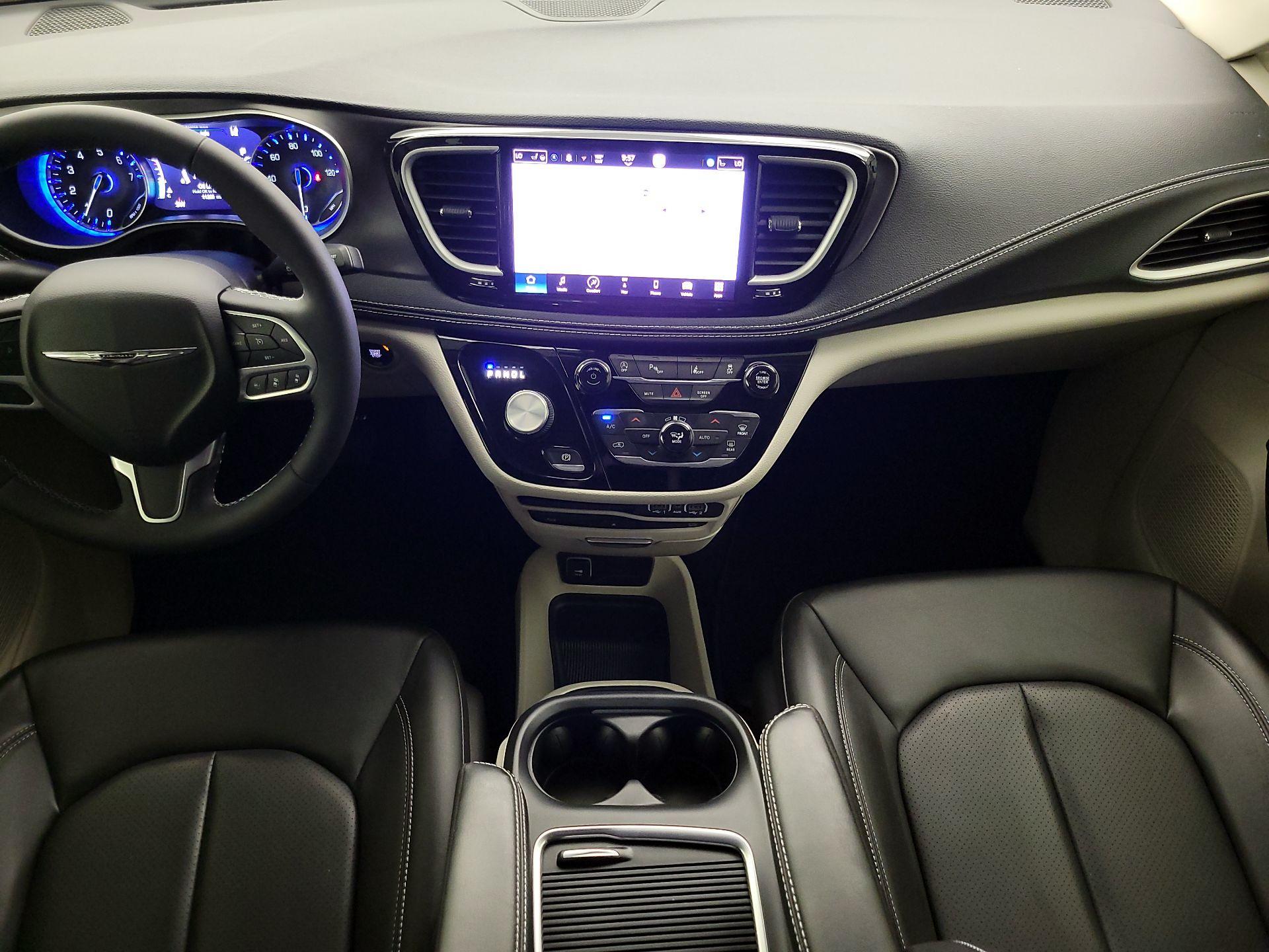Thumbnail: 2023 Chrysler Pacifica - 9