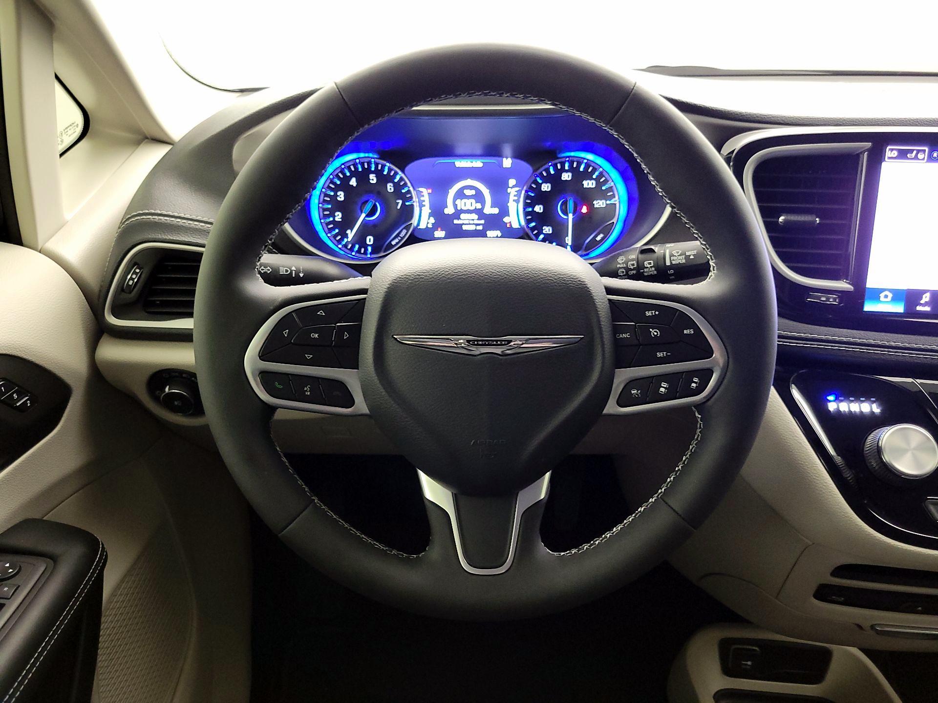 Thumbnail: 2023 Chrysler Pacifica - 10