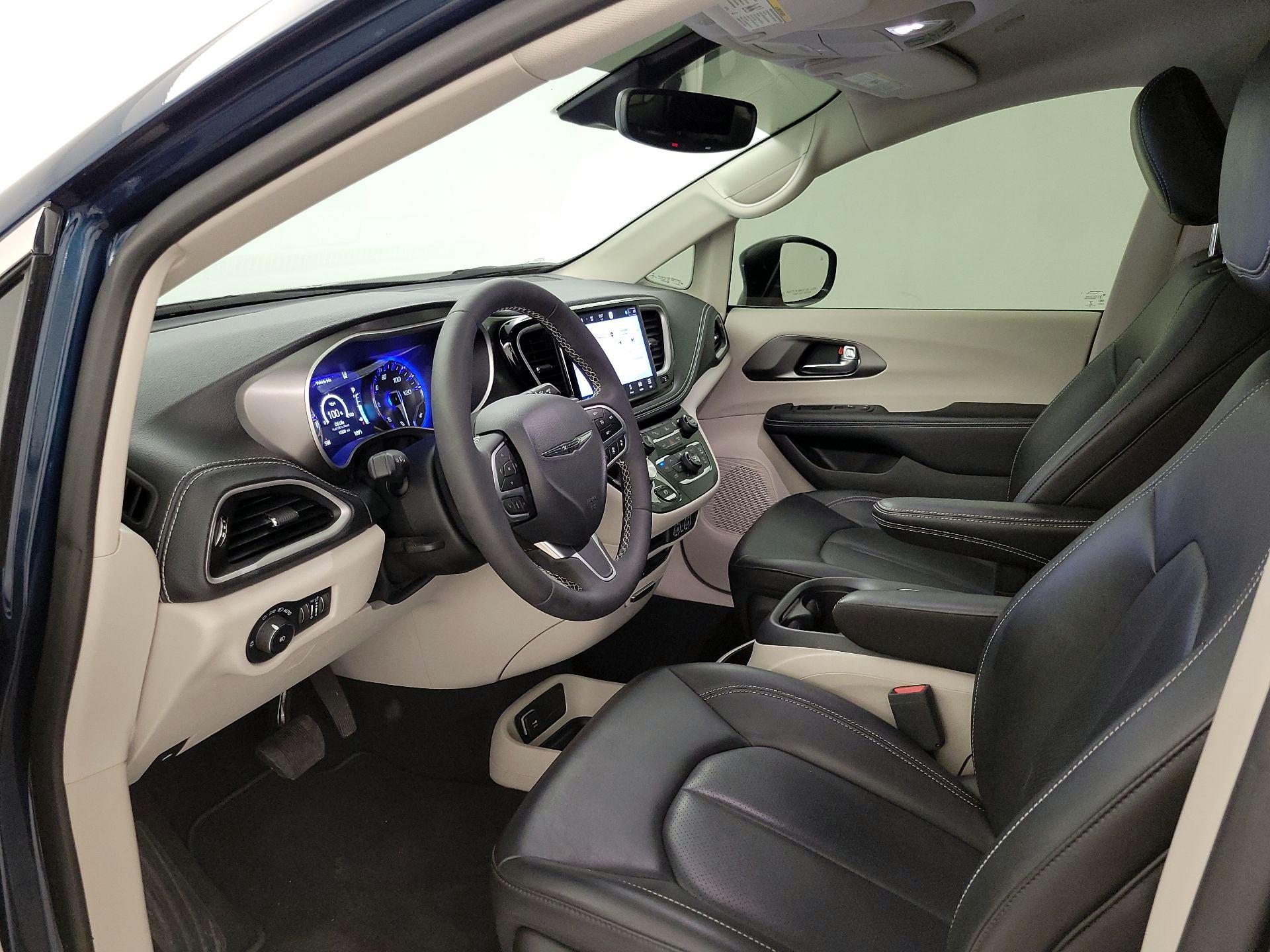 Thumbnail: 2023 Chrysler Pacifica - 11