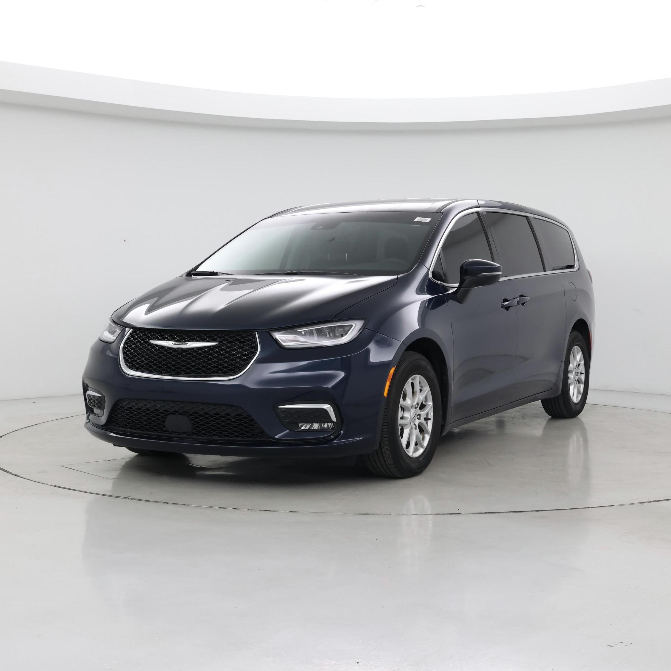 Thumbnail: 2023 Chrysler Pacifica - 4