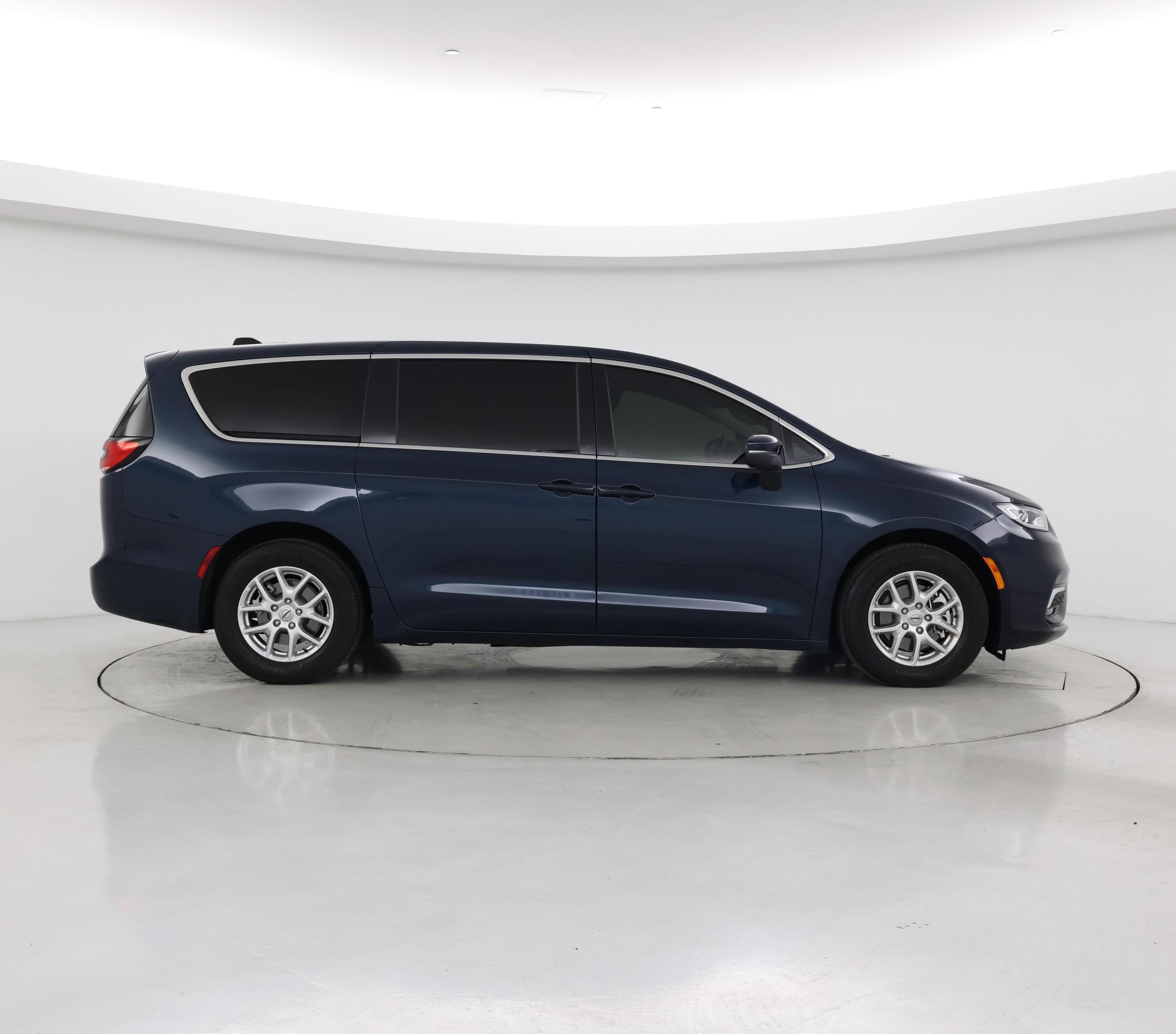 Thumbnail: 2023 Chrysler Pacifica - 7