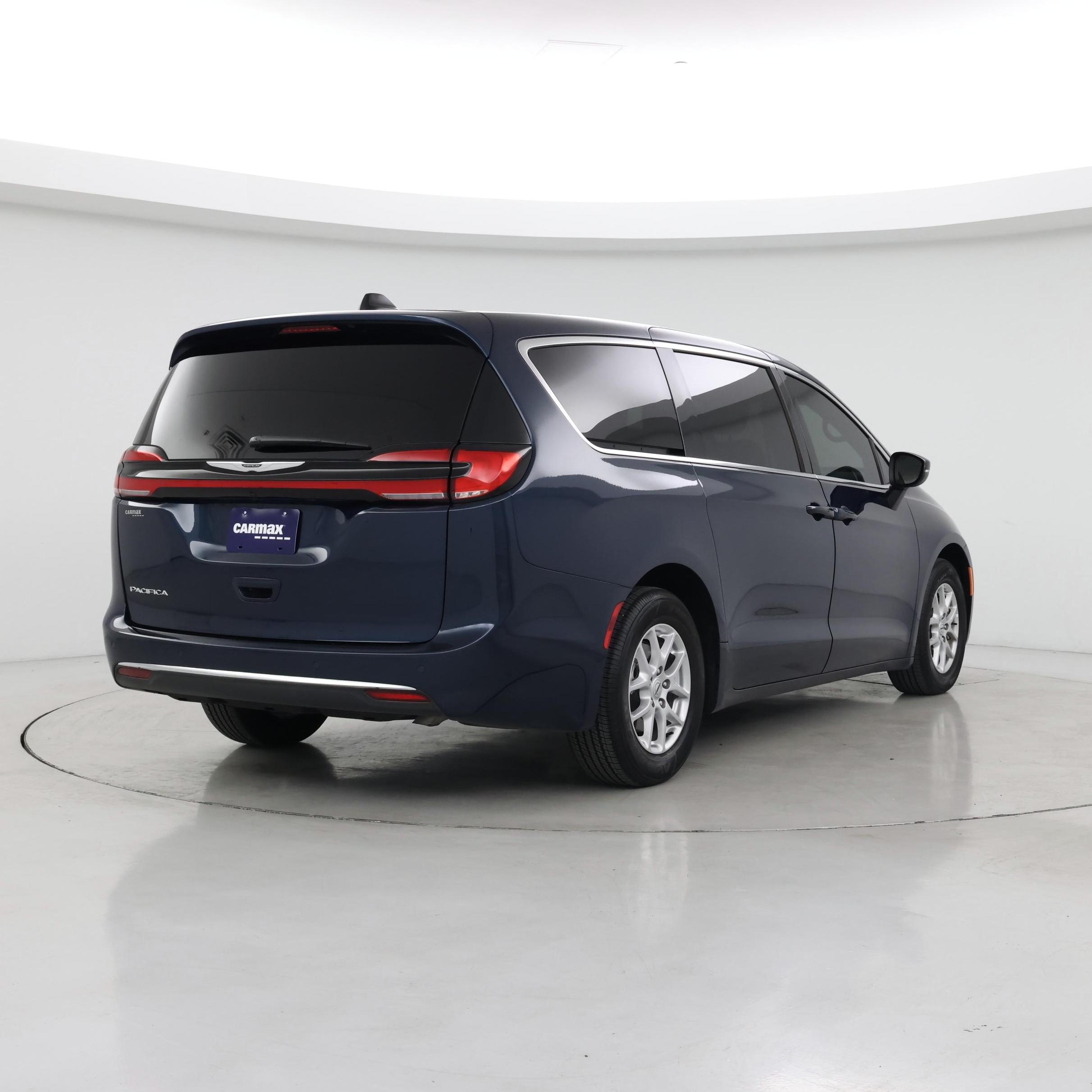 Thumbnail: 2023 Chrysler Pacifica - 8