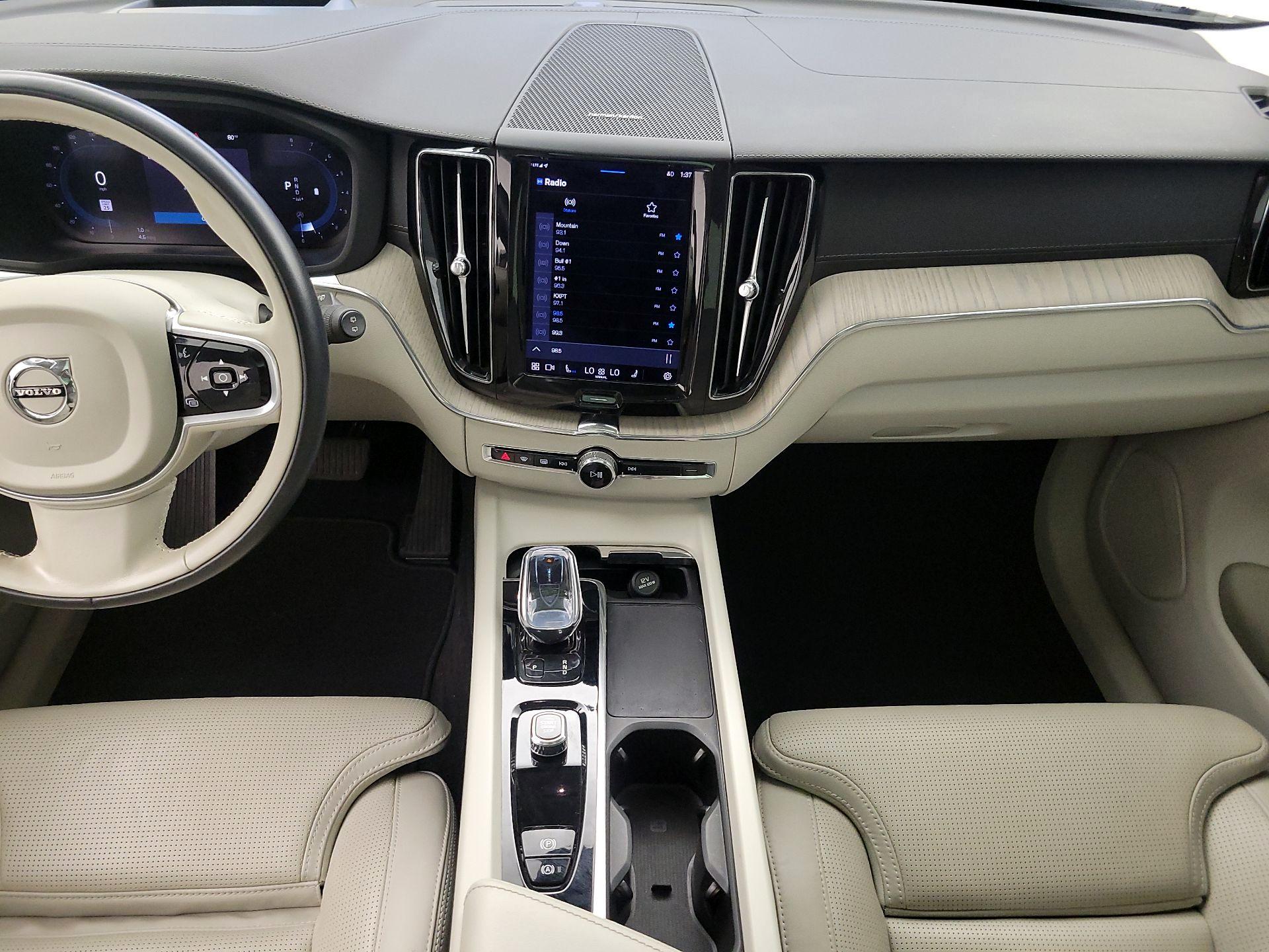 Thumbnail: 2022 Volvo XC60 - 9