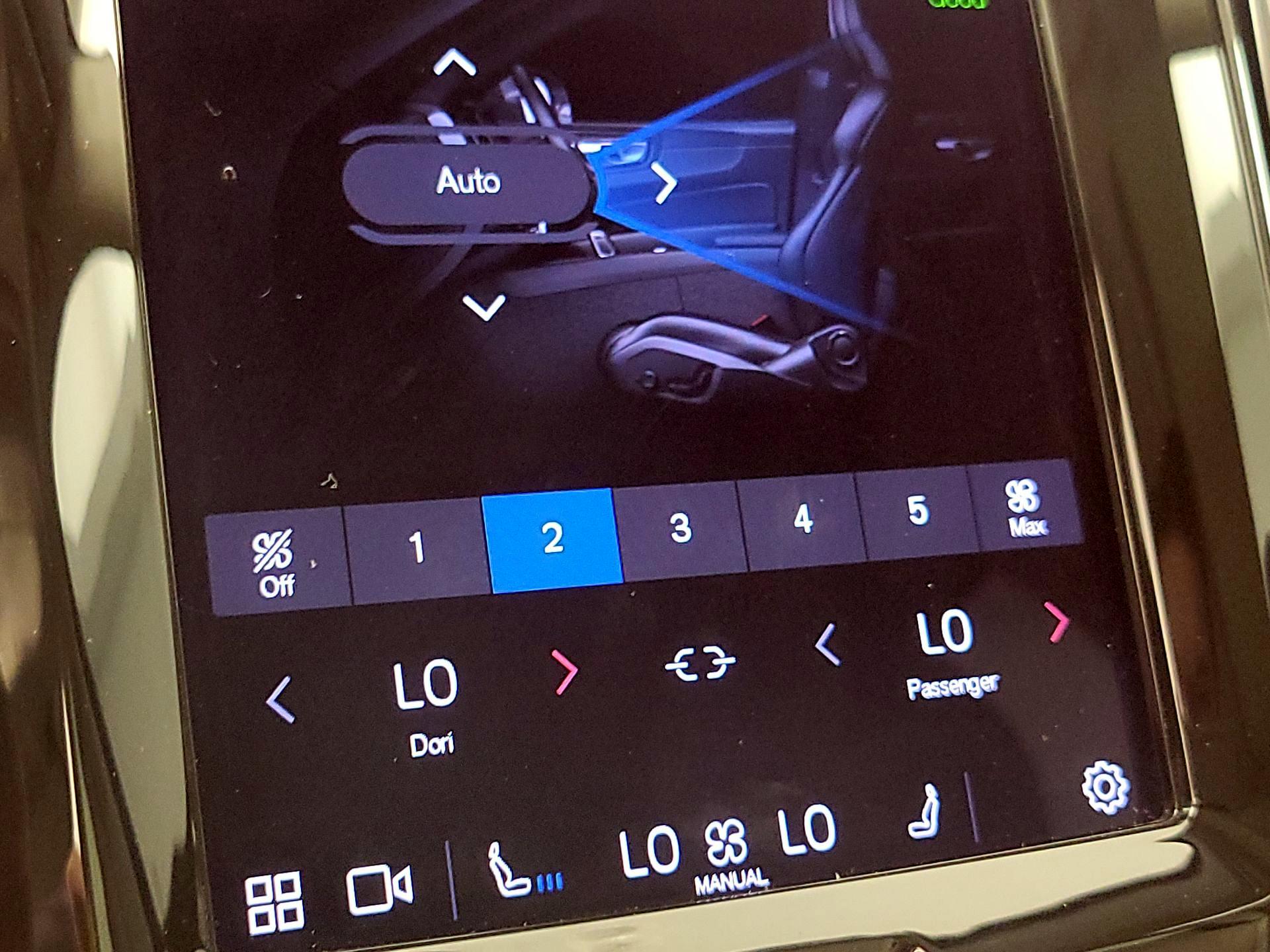 Thumbnail: 2022 Volvo XC60 - 16