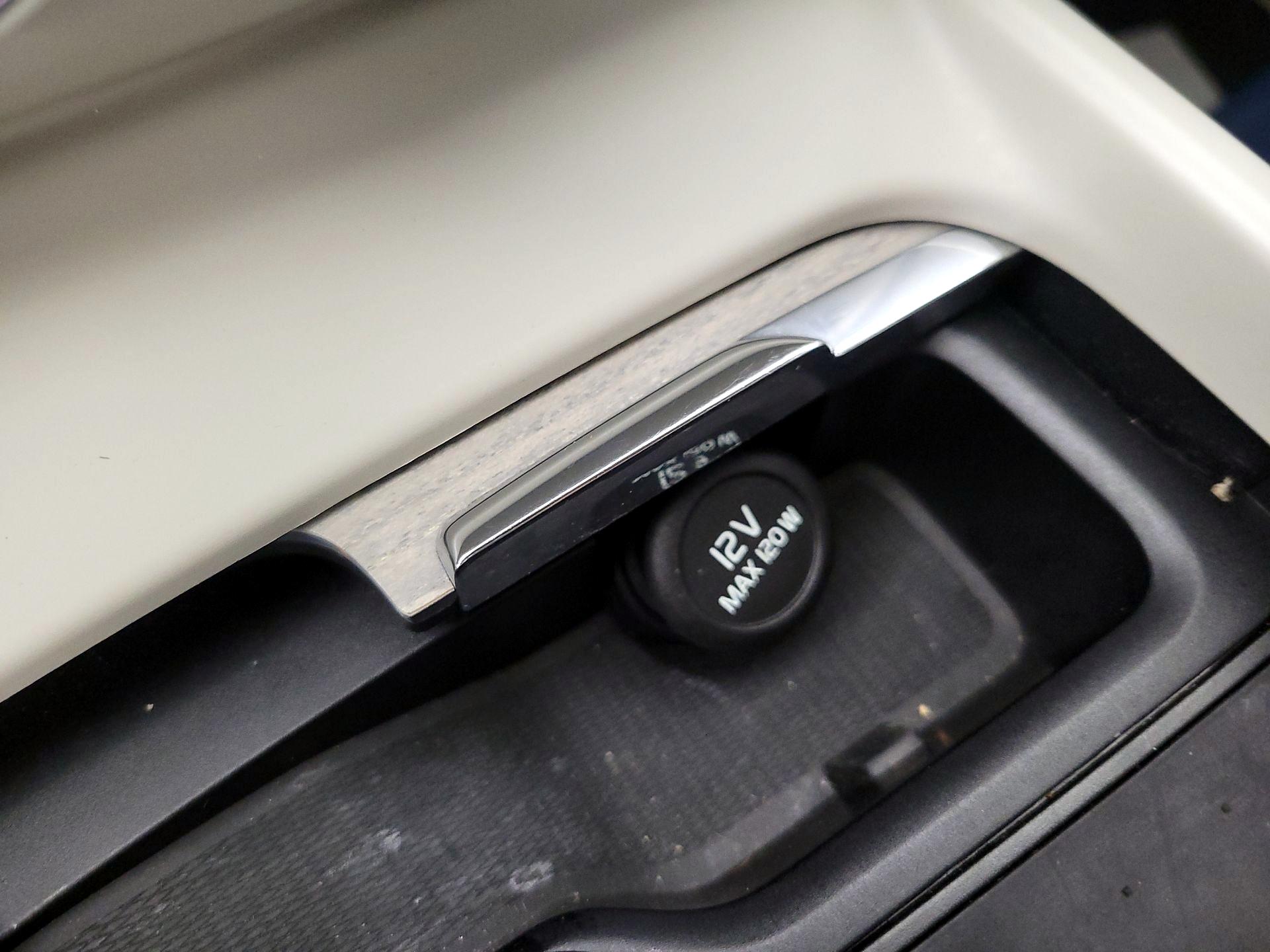 Thumbnail: 2022 Volvo XC60 - 18