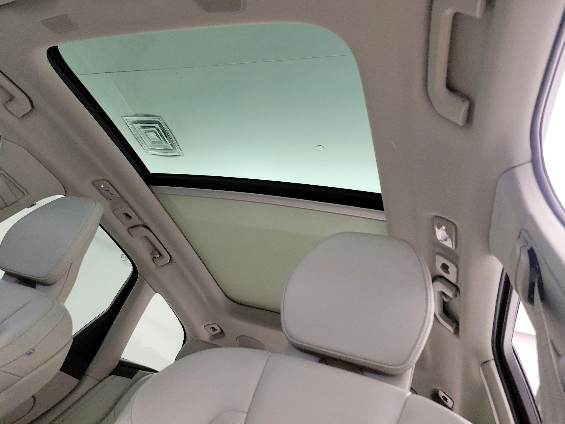 Thumbnail: 2022 Volvo XC60 - 19