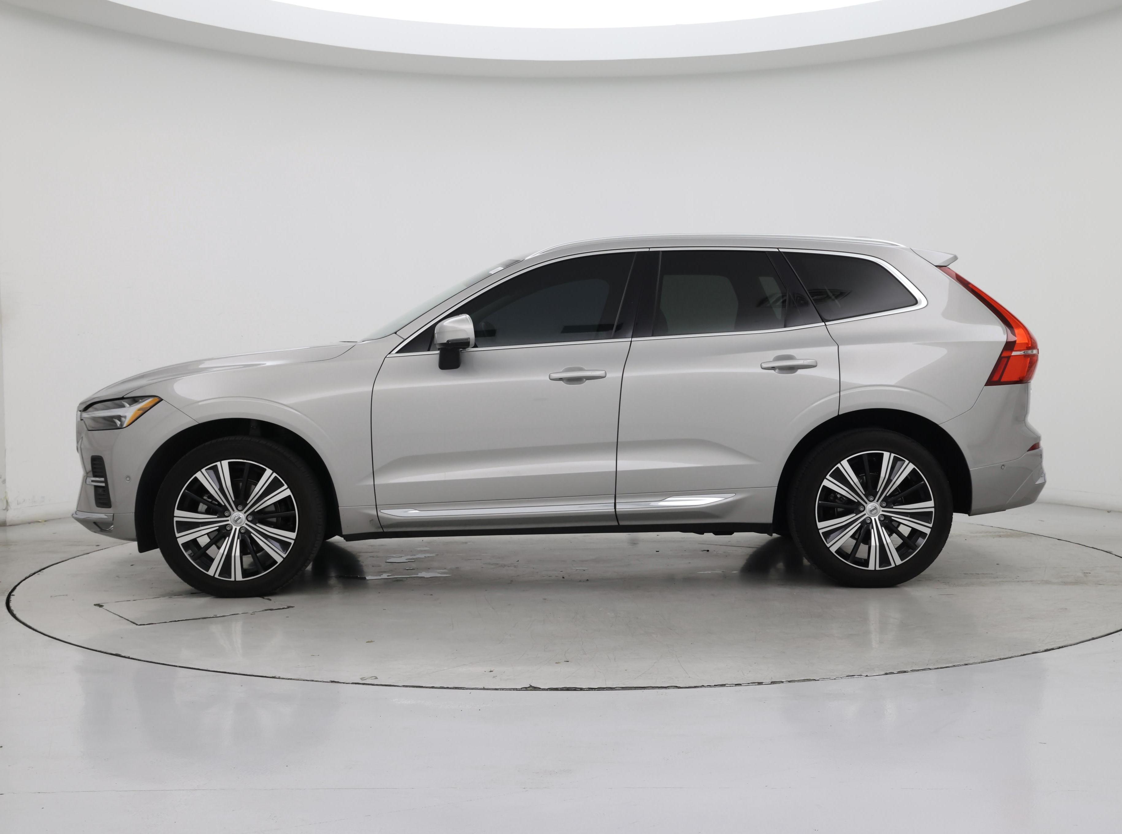 Thumbnail: 2022 Volvo XC60 - 3