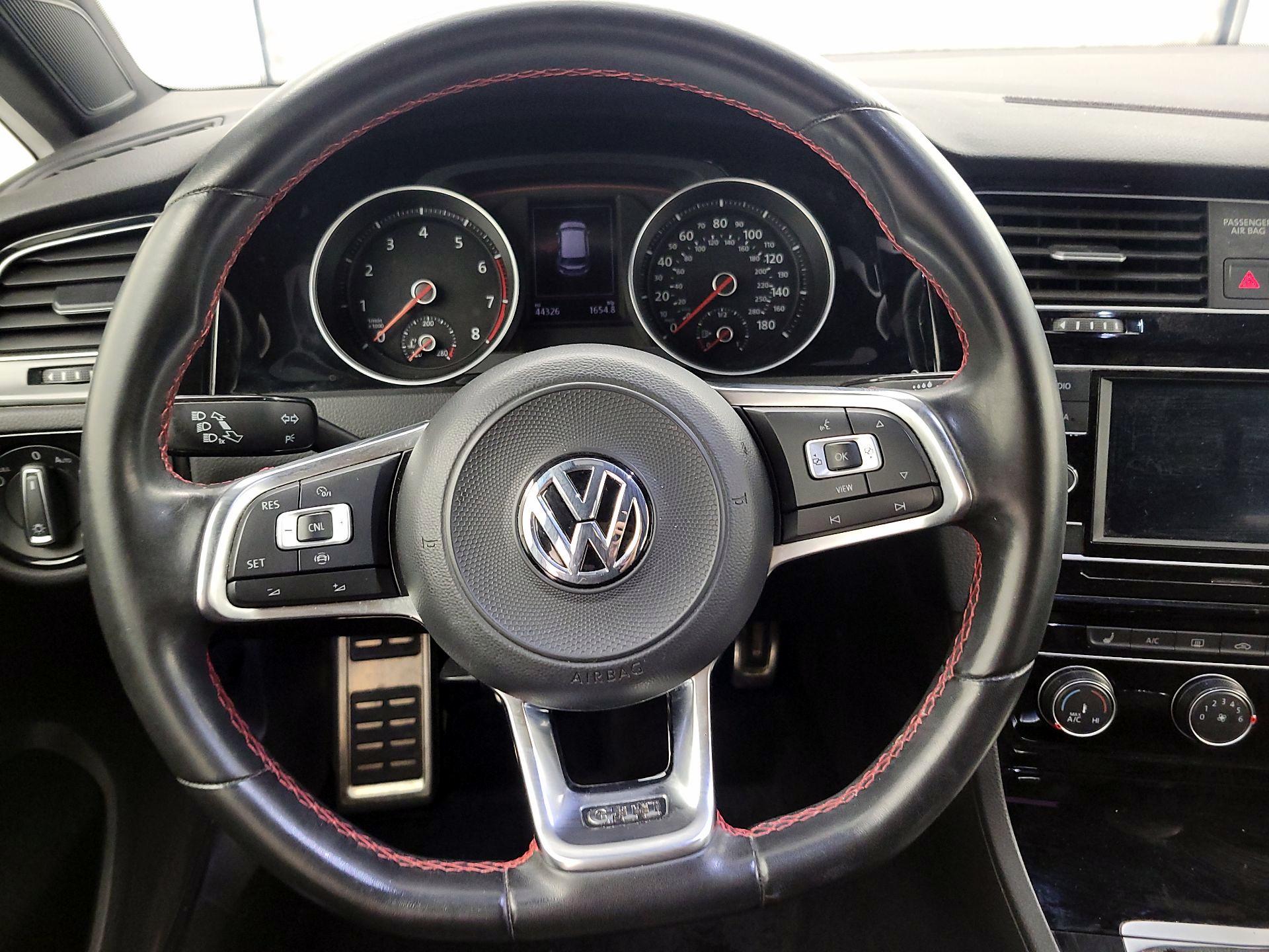 Thumbnail: 2021 Volkswagen Golf - 10