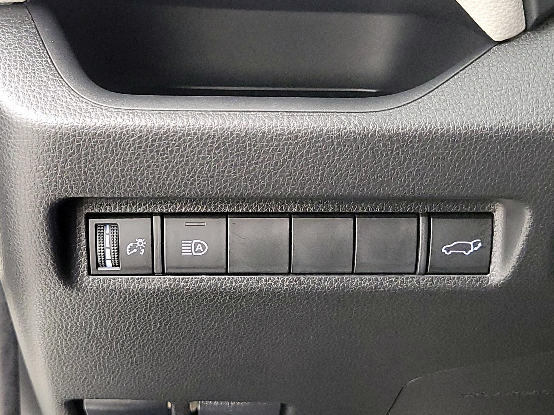 Thumbnail: 2021 Toyota RAV4 - 13