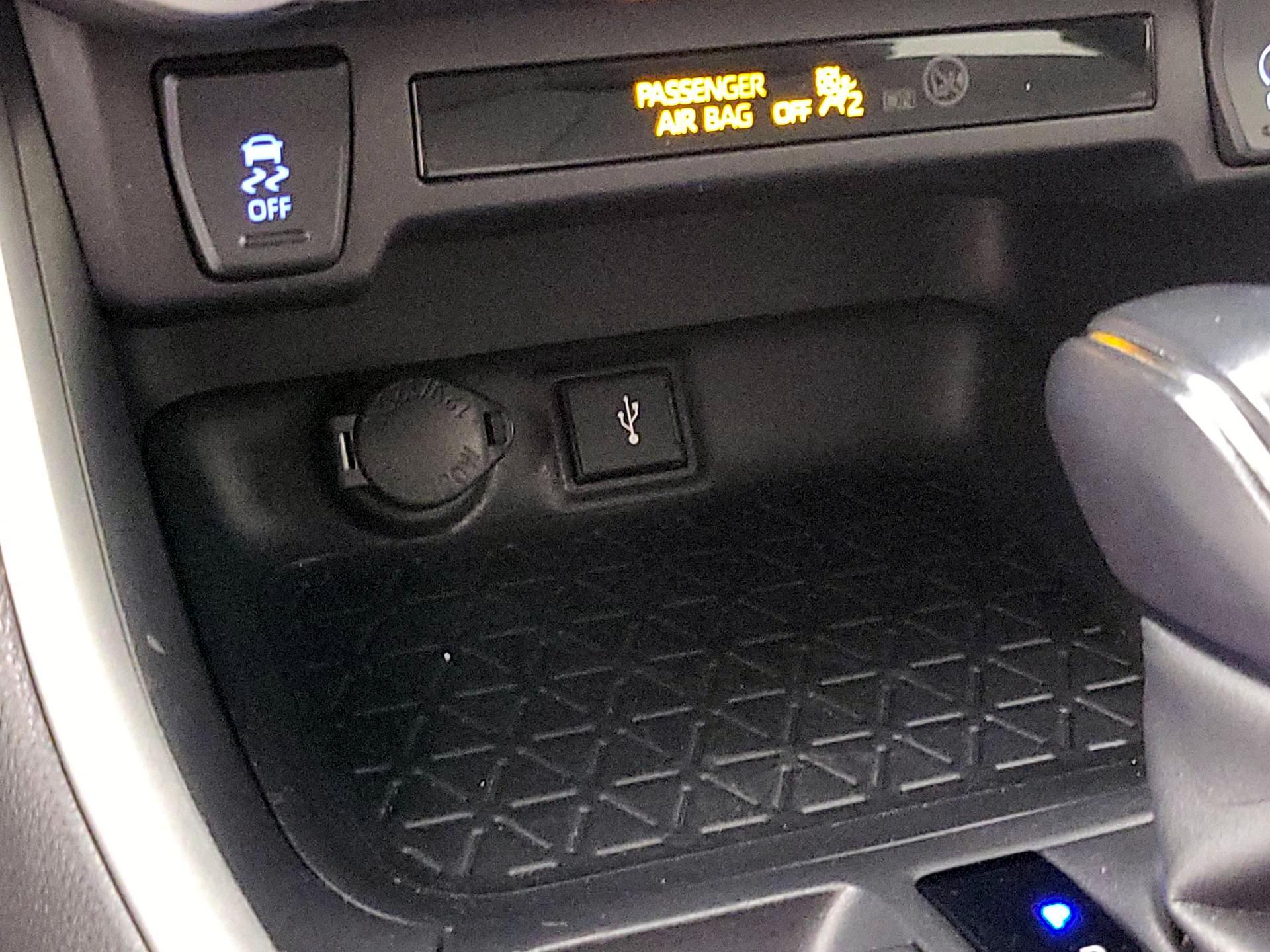 Thumbnail: 2021 Toyota RAV4 - 18