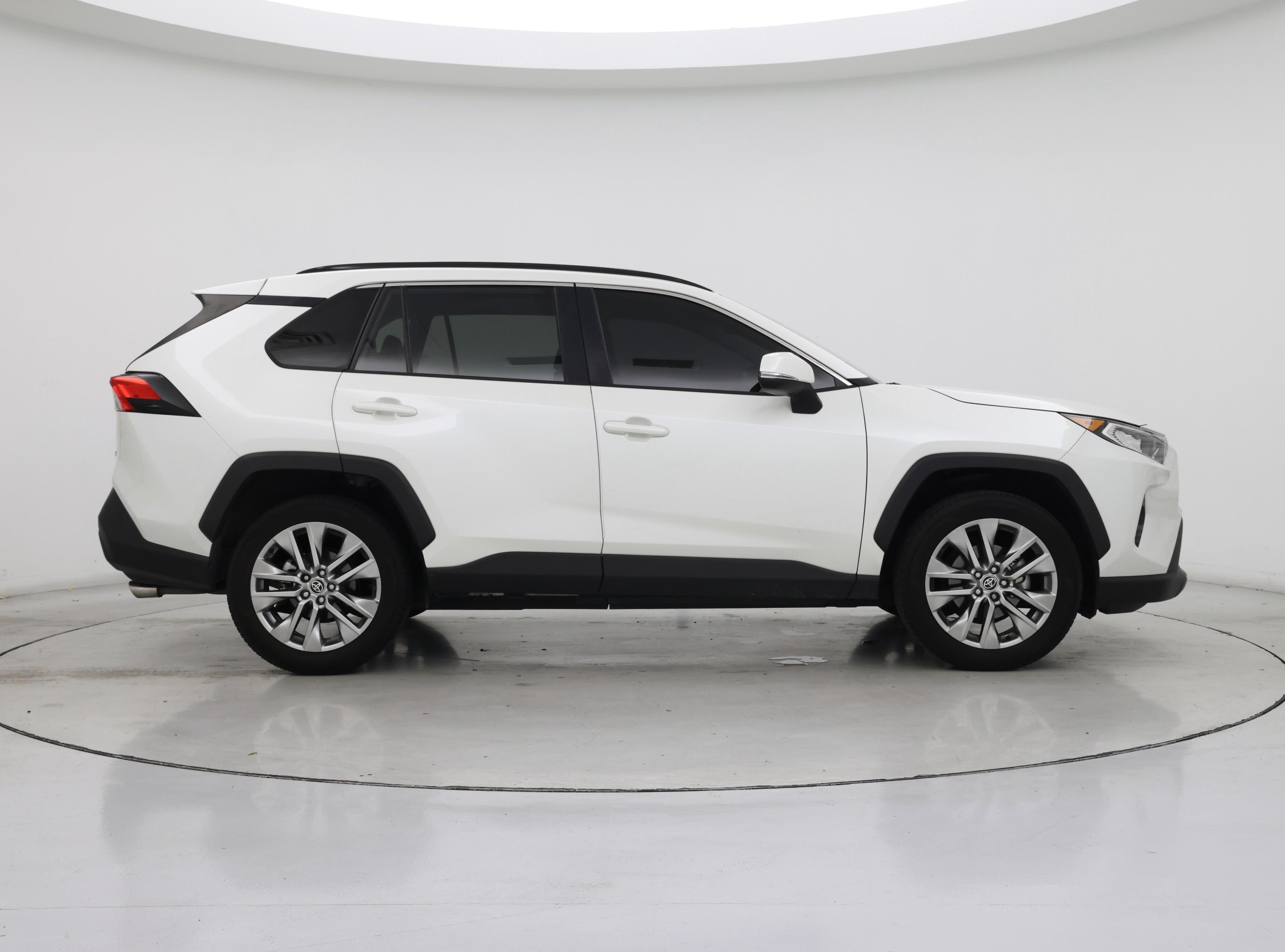 Thumbnail: 2021 Toyota RAV4 - 7